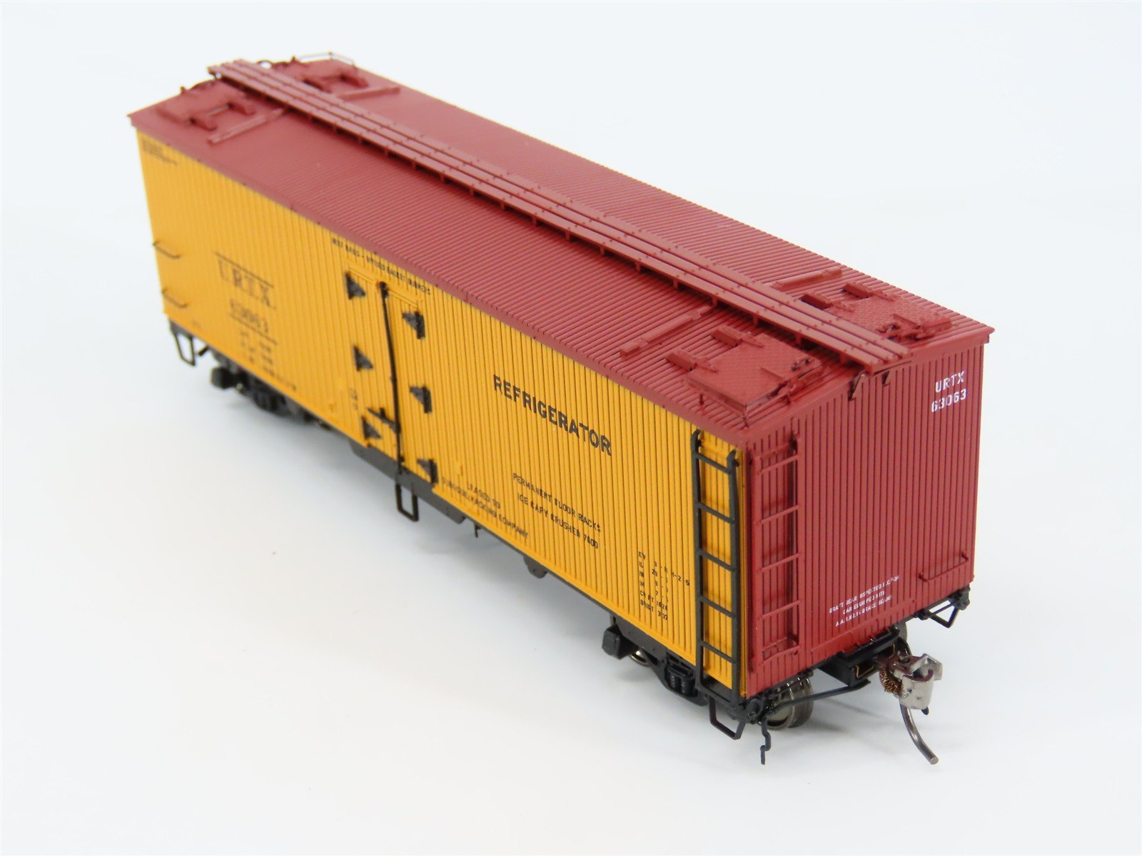 HO Scale Rapido 121061-1 URTX Refrigerator GARX 37' Meat Reefer #63063