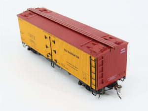 HO Scale Rapido 121061-1 URTX Refrigerator GARX 37' Meat Reefer #63063