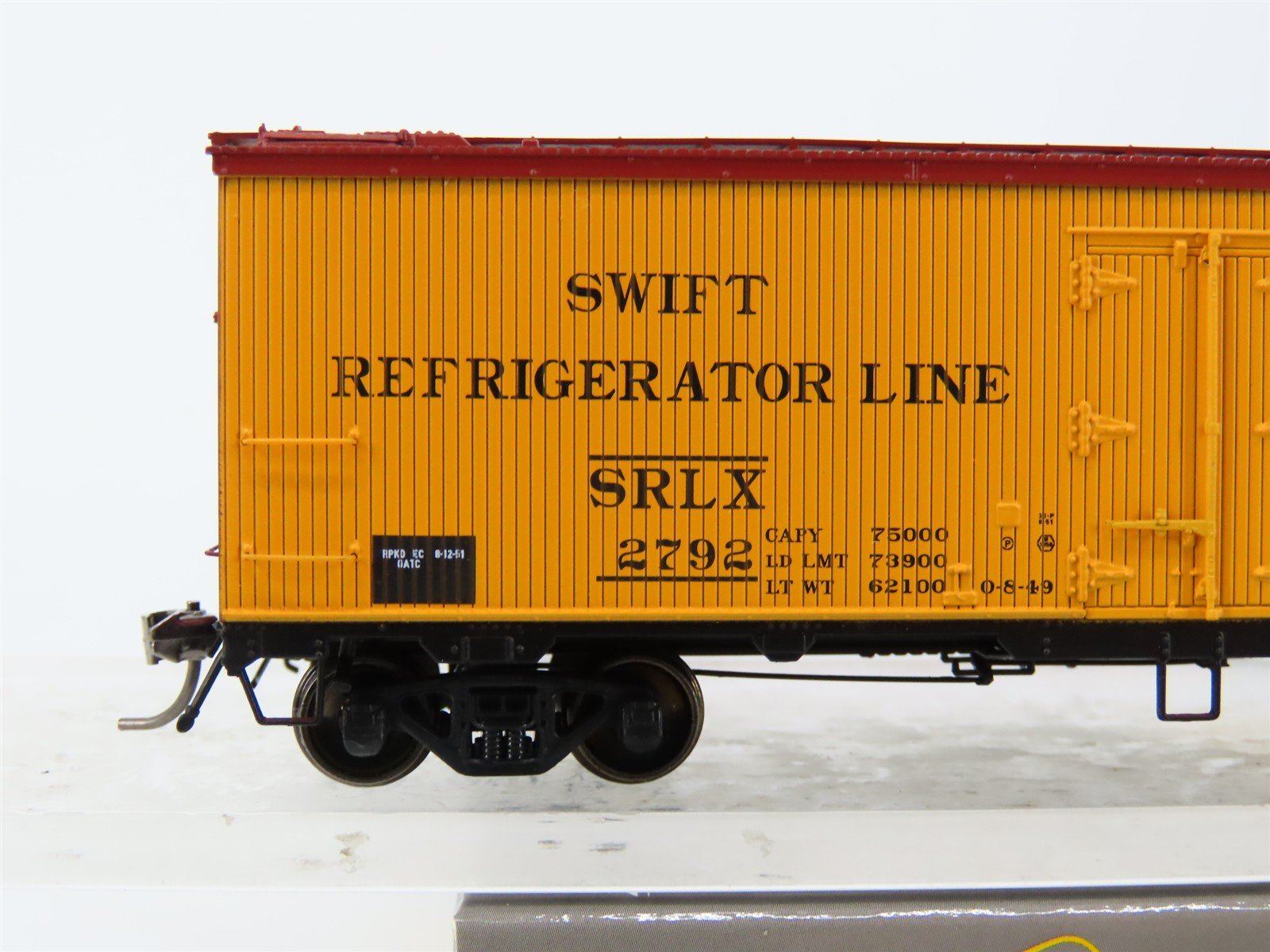 HO Scale Rapido 121060-4 SRLX Swift (Red Block) GARX 37' Meat Reefer #2792
