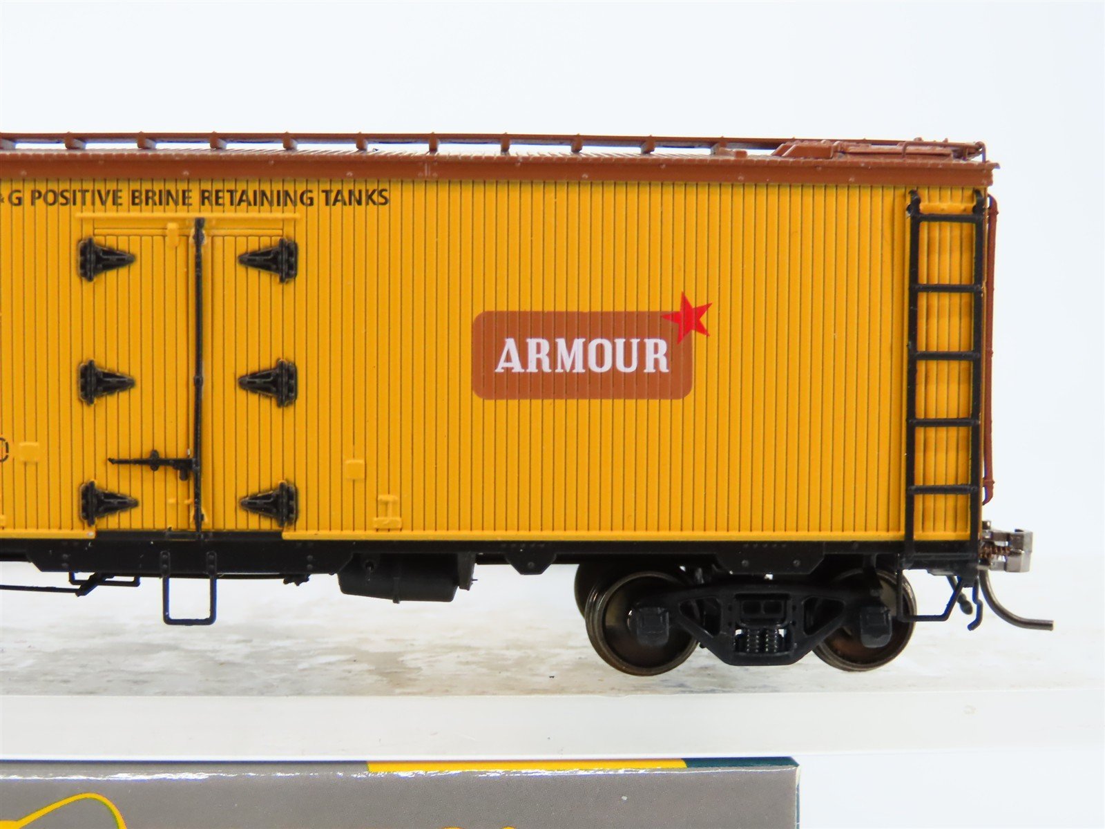 HO Scale Rapido 121051-2 ARLX Armour GARX 37' Meat Reefer #11890