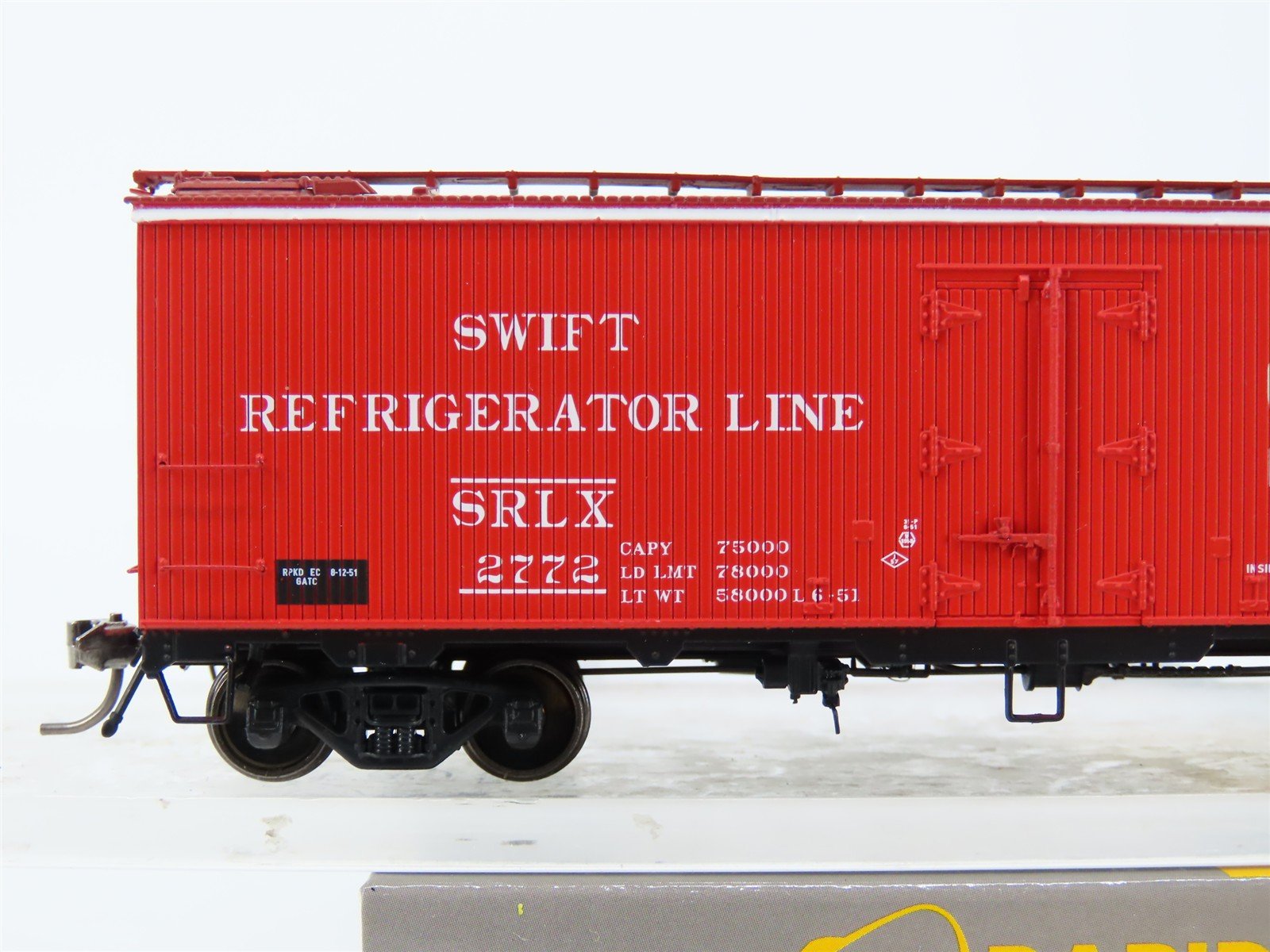 HO Scale Rapido 121059-3 SRLX Swift (Red Scheme) GARX 37' Meat Reefer #2772