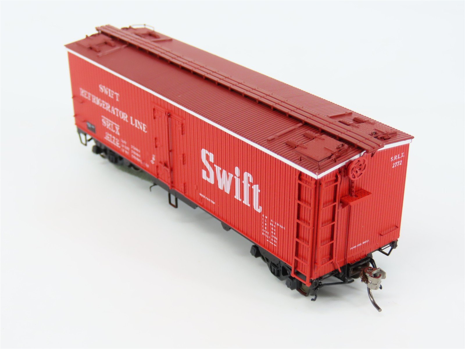 HO Scale Rapido 121059-3 SRLX Swift (Red Scheme) GARX 37' Meat Reefer #2772