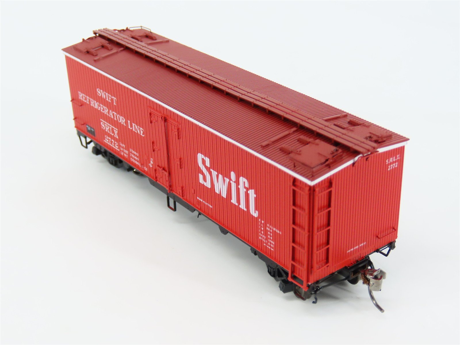 HO Scale Rapido 121059-3 SRLX Swift (Red Scheme) GARX 37' Meat Reefer #2772