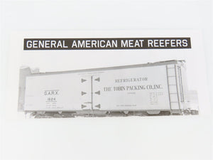 HO Scale Rapido 121059-3 SRLX Swift (Red Scheme) GARX 37' Meat Reefer #2772