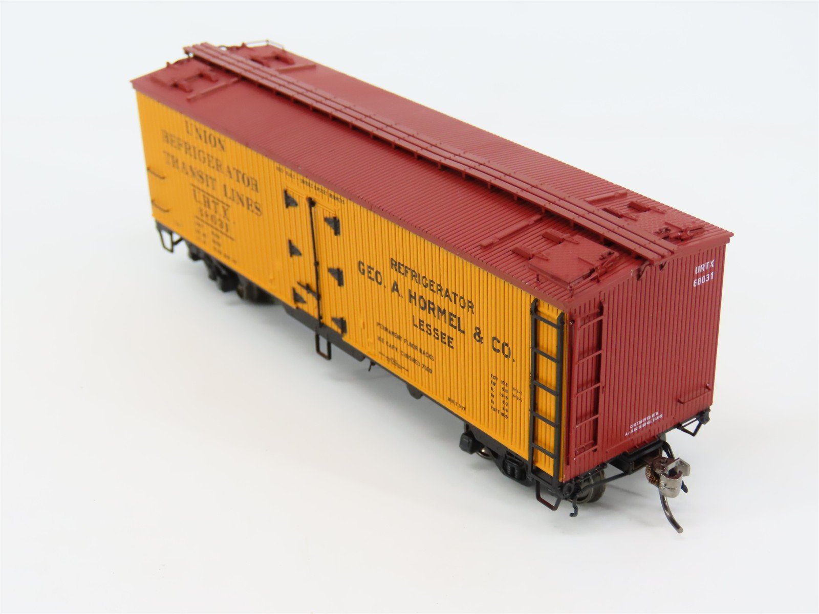 HO Scale Rapido 121055-2 URTX Hormel GARX 37' Meat Reefer #68031
