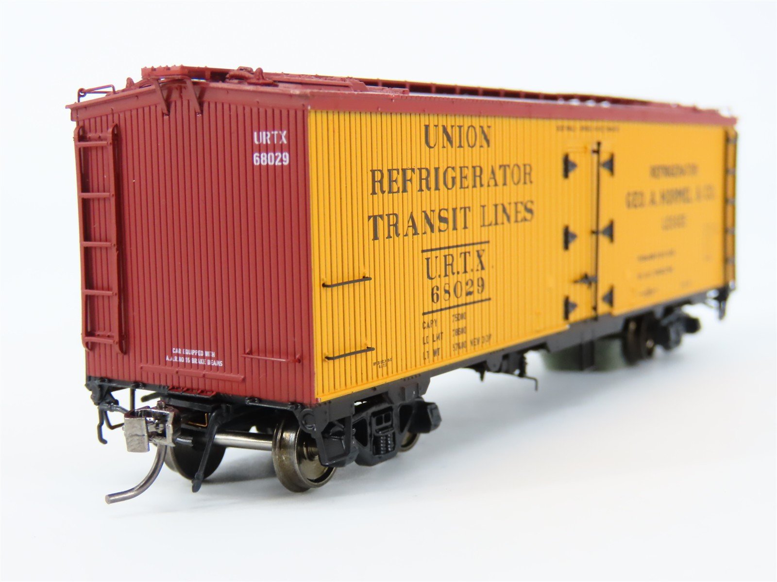 HO Scale Rapido 121055-1 URTX Hormel GARX 37' Meat Reefer #68029