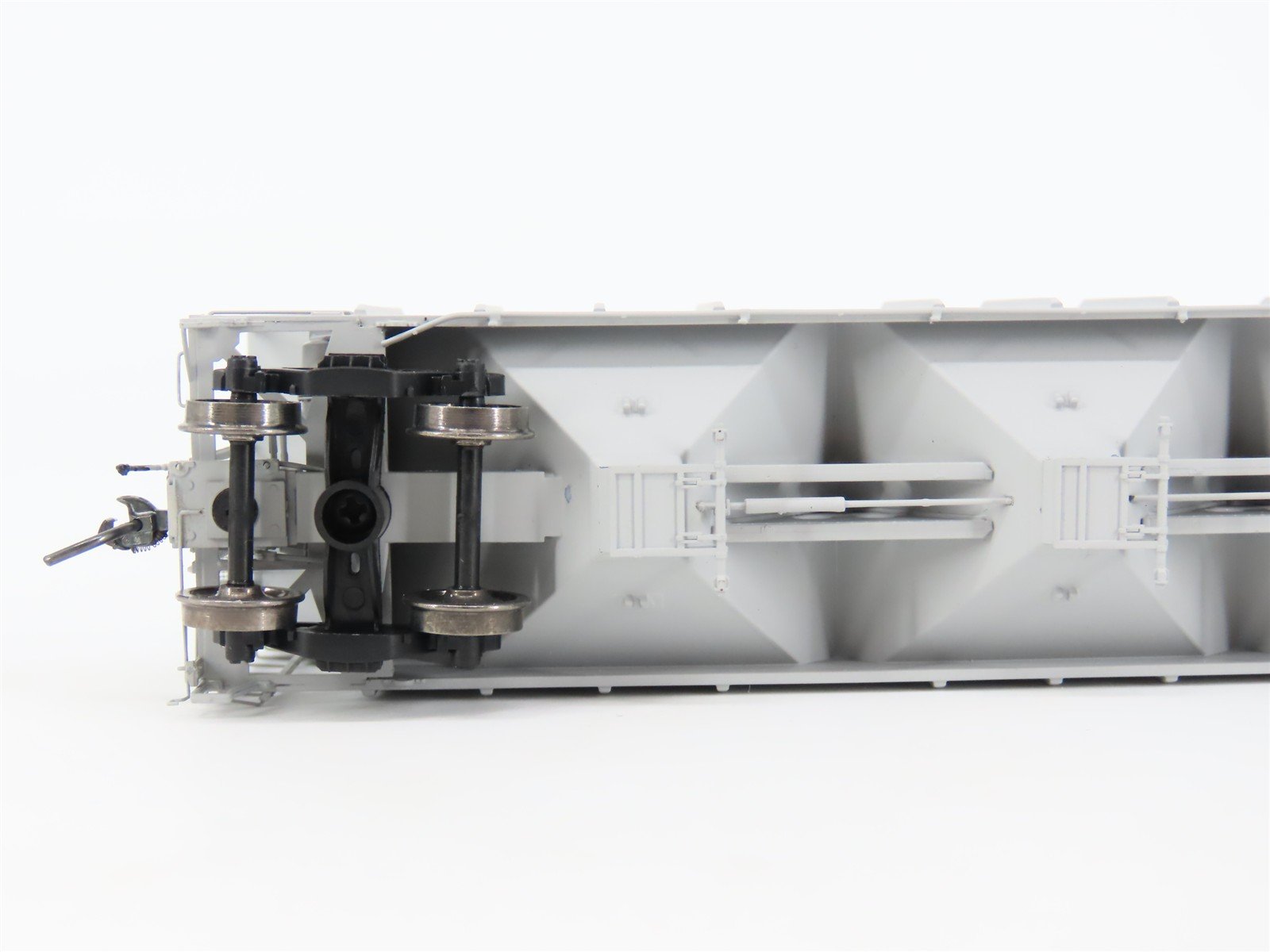 HO Scale Tangent 10522-03 SL-SF Frisco 3-Bay Covered Hopper #81124