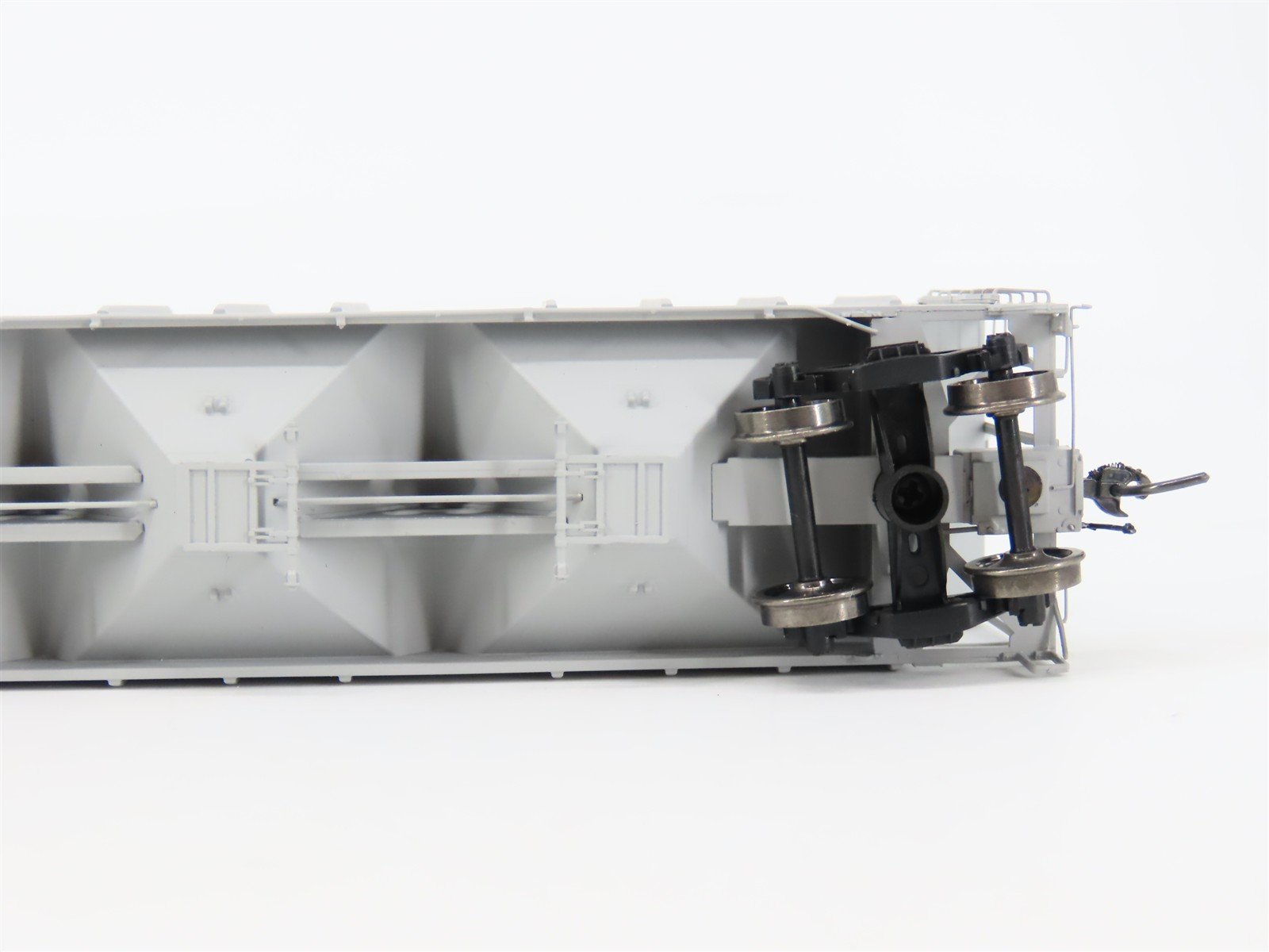 HO Scale Tangent 10522-03 SL-SF Frisco 3-Bay Covered Hopper #81124