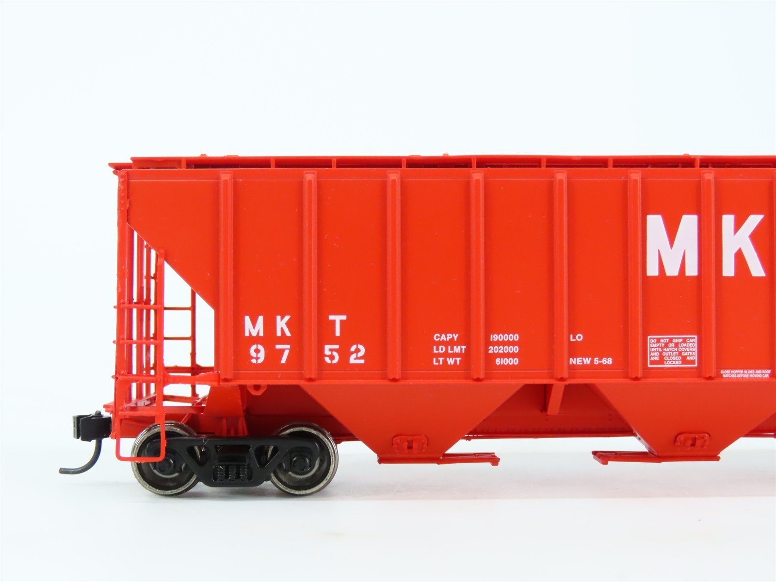 HO Scale PROTO 2000 23384 MKT 3-Bay Covered Hopper #9752