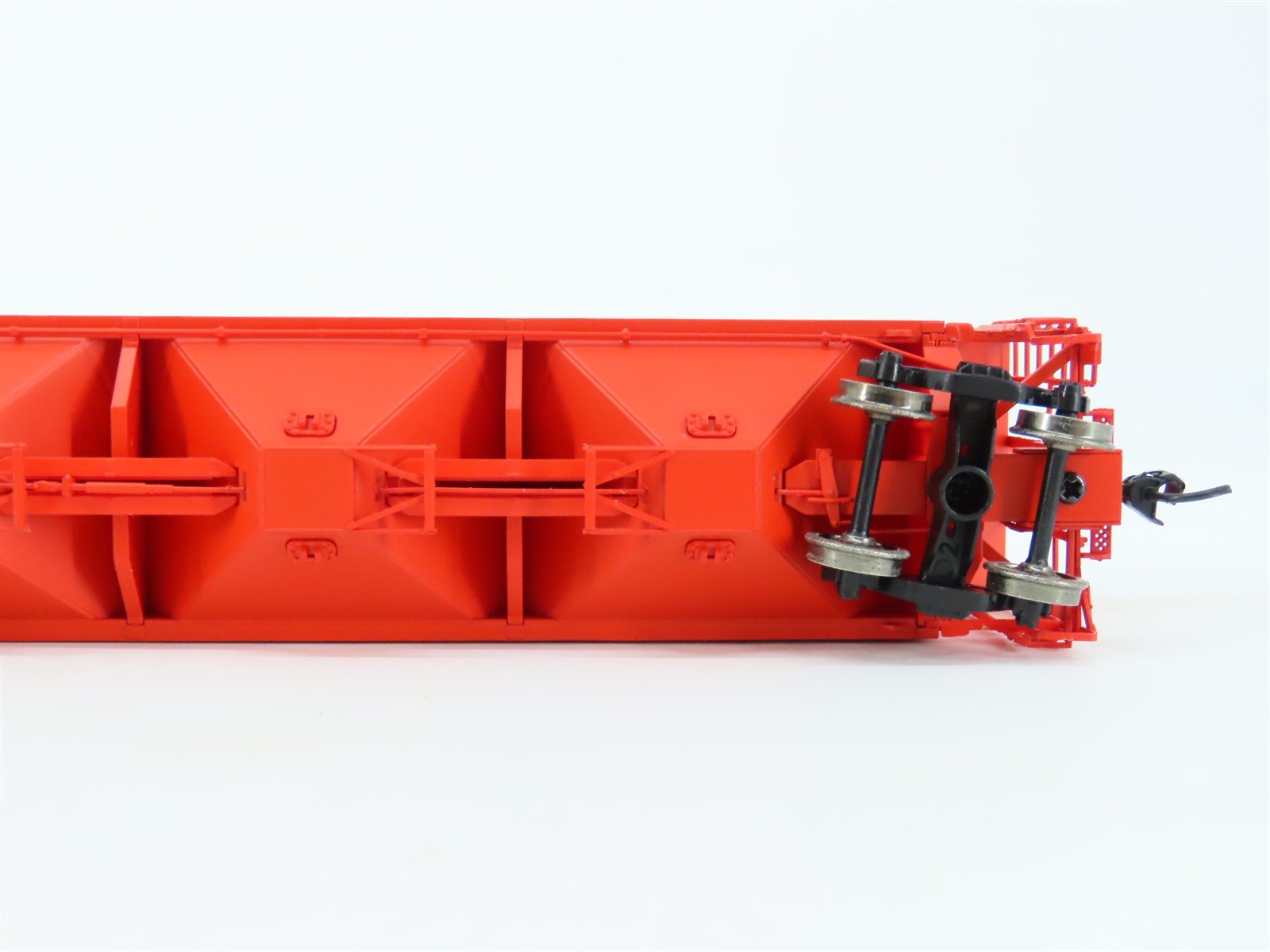 HO Scale PROTO 2000 23384 MKT 3-Bay Covered Hopper #9752