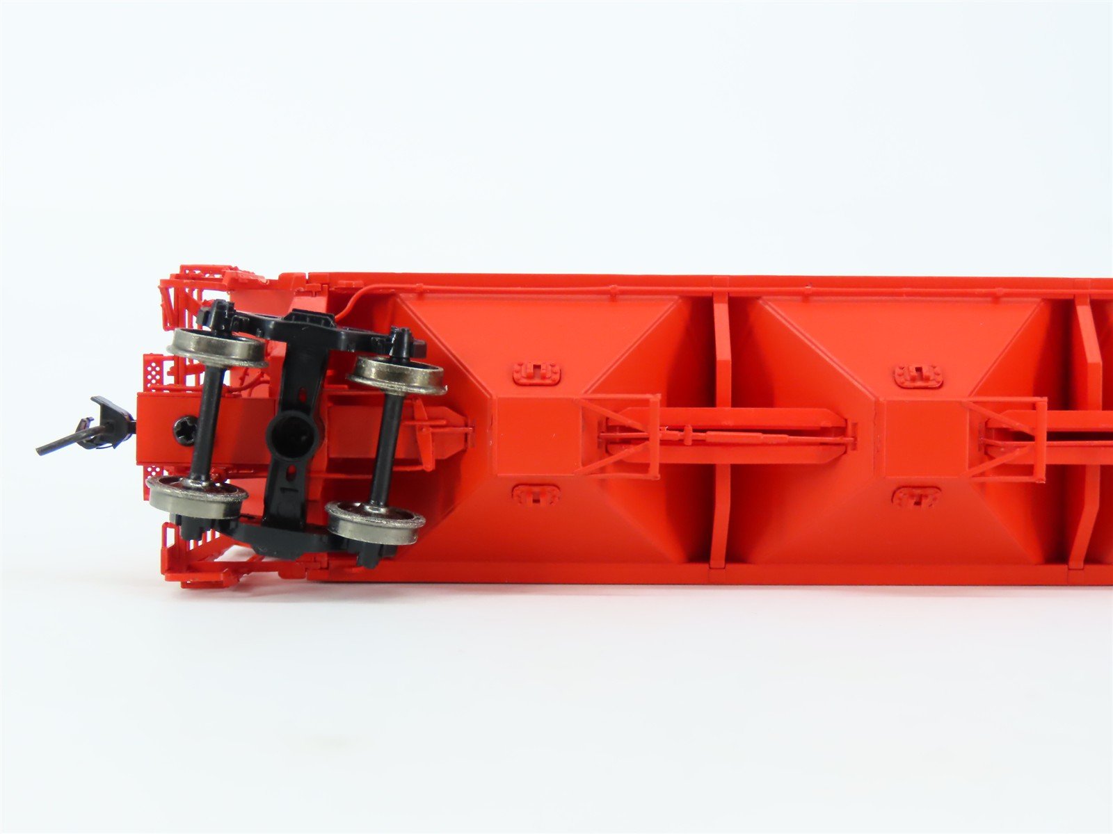 HO Scale PROTO 2000 23385 MKT 3-Bay Covered Hopper #9803