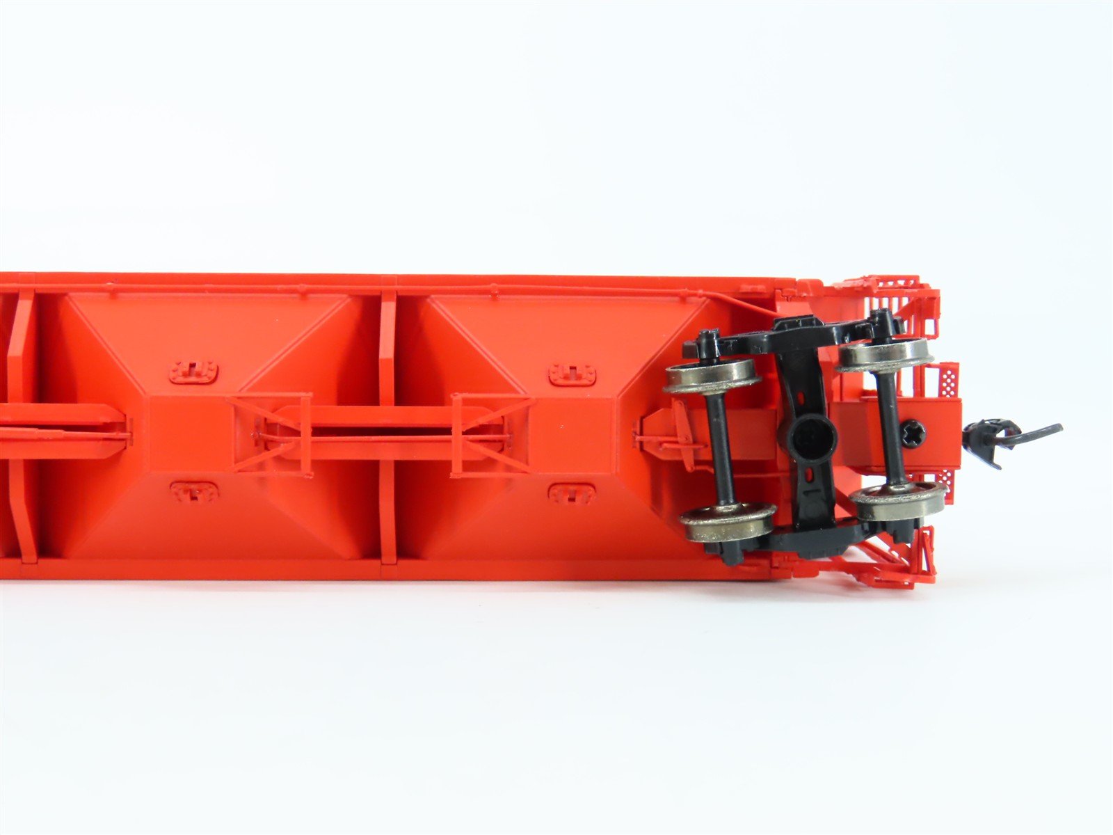 HO Scale PROTO 2000 23385 MKT 3-Bay Covered Hopper #9803