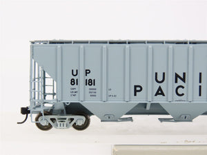 HO Scale PROTO 2000 23374 UP Union Pacific Railroad 3-Bay Covered Hopper #81181