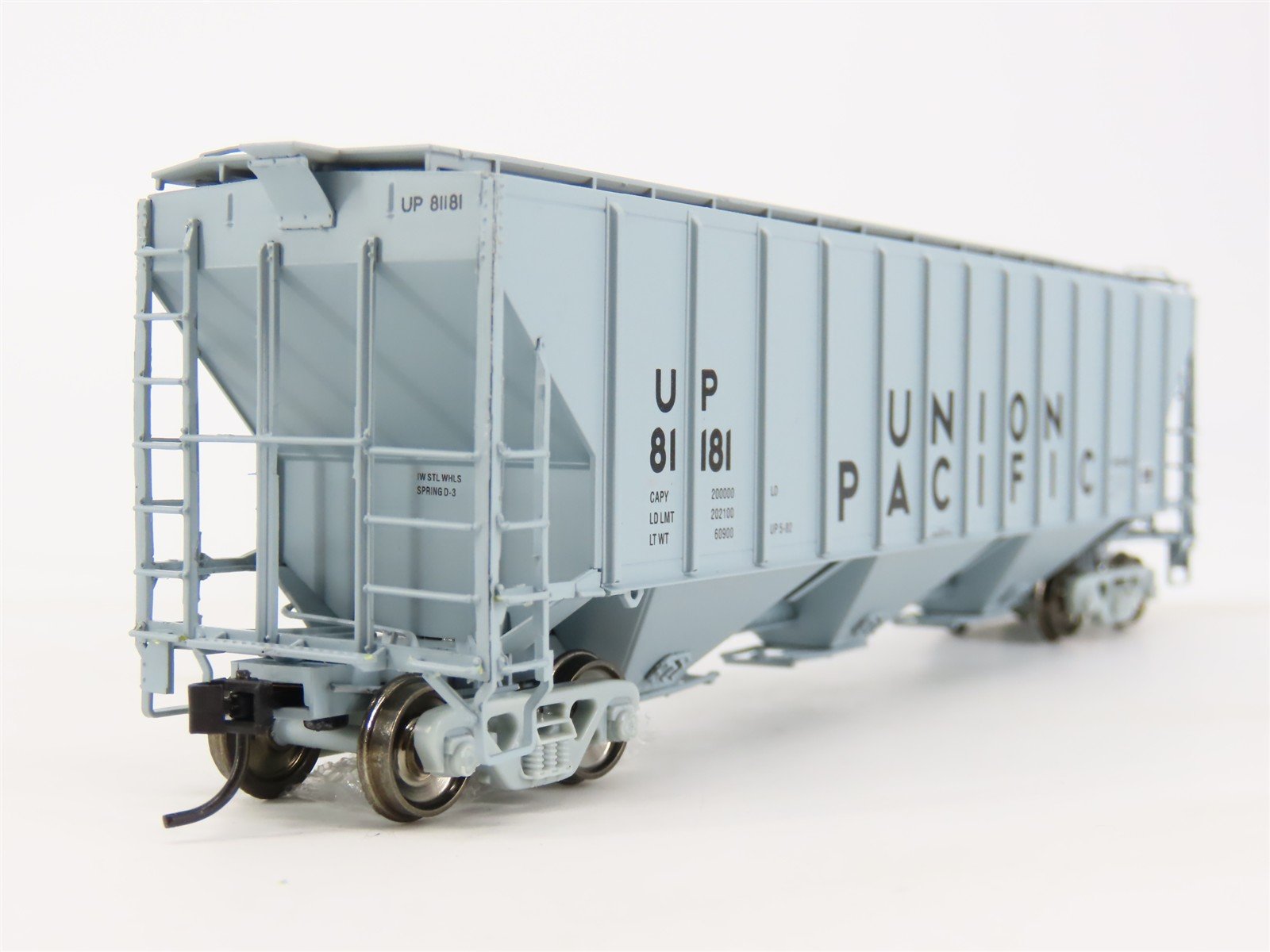 HO Scale PROTO 2000 23374 UP Union Pacific Railroad 3-Bay Covered Hopper #81181