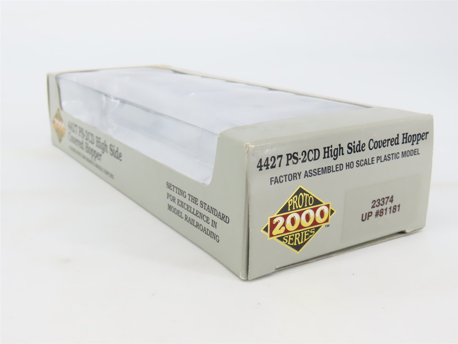HO Scale PROTO 2000 23374 UP Union Pacific Railroad 3-Bay Covered Hopper #81181