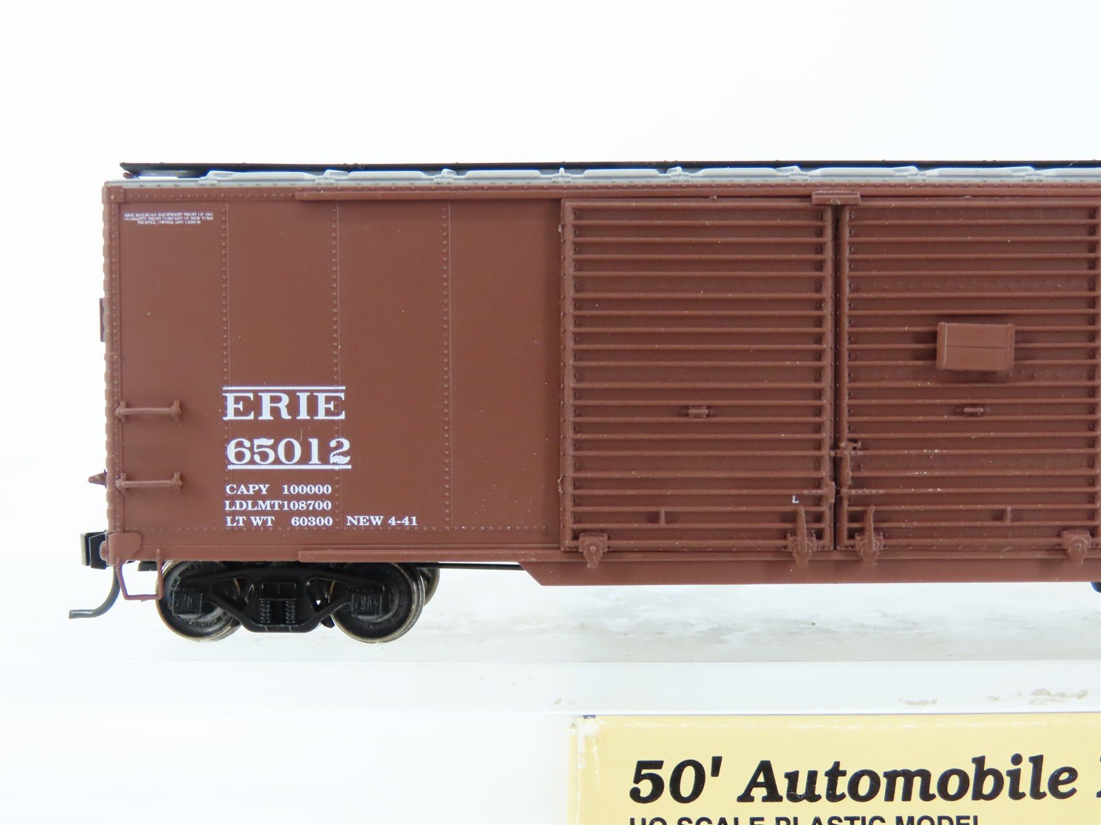 HO Scale PROTO 2000 ERIE Railroad 50' Automobile Box Car #65012
