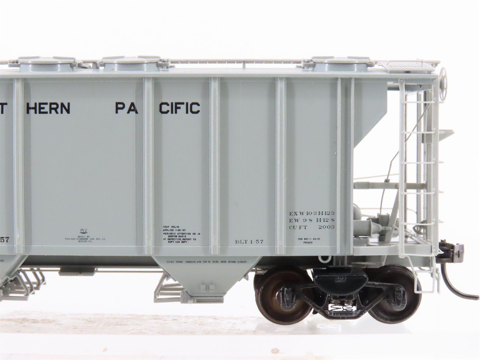 HO Scale Kadee Cars 8316 NP Northern Pacific 2-Bay Covered Hopper #75254