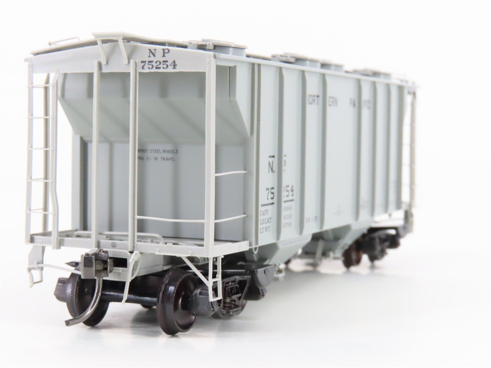 HO Scale Kadee Cars 8316 NP Northern Pacific 2-Bay Covered Hopper #75254