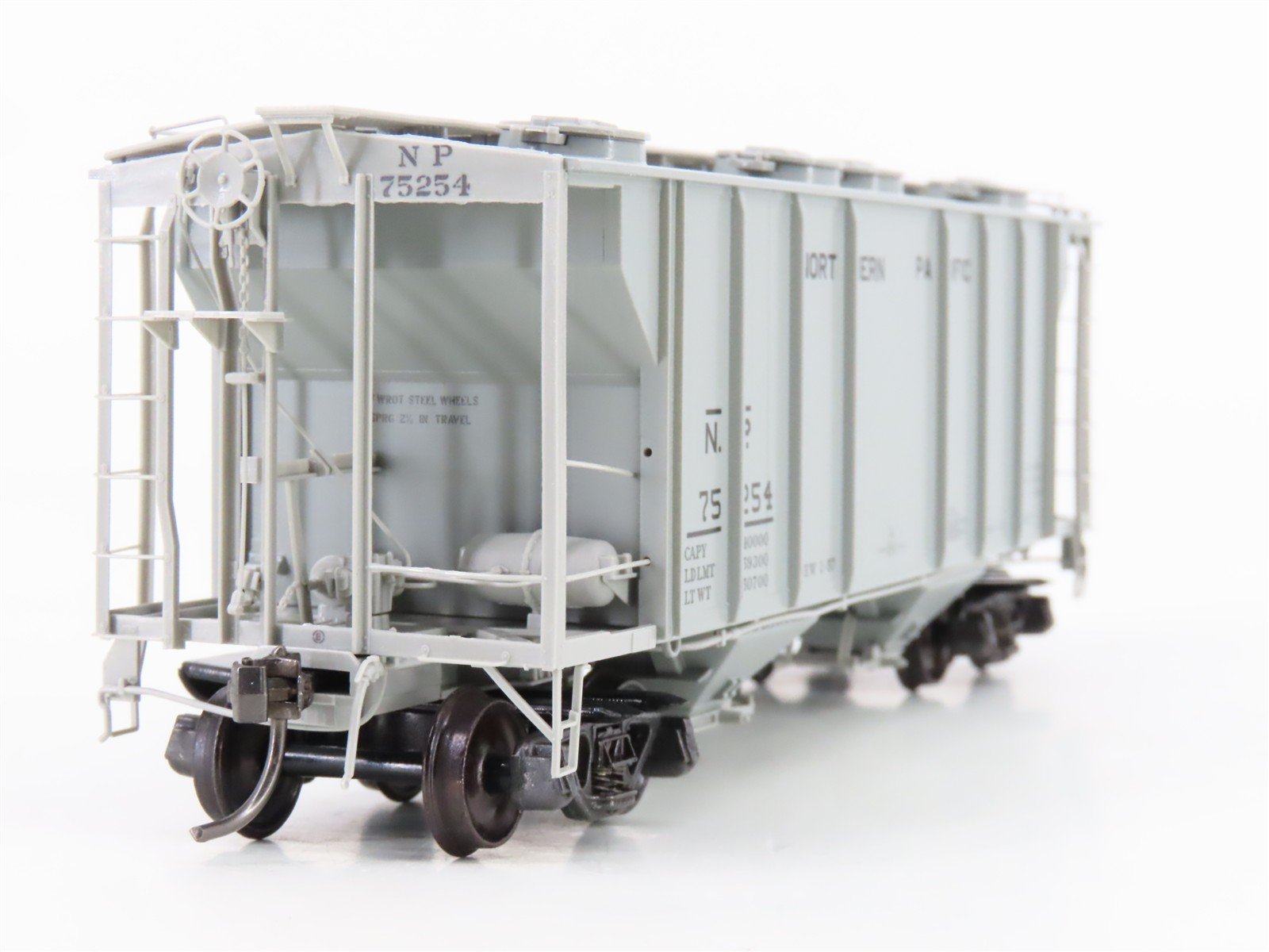 HO Scale Kadee Cars 8316 NP Northern Pacific 2-Bay Covered Hopper #75254
