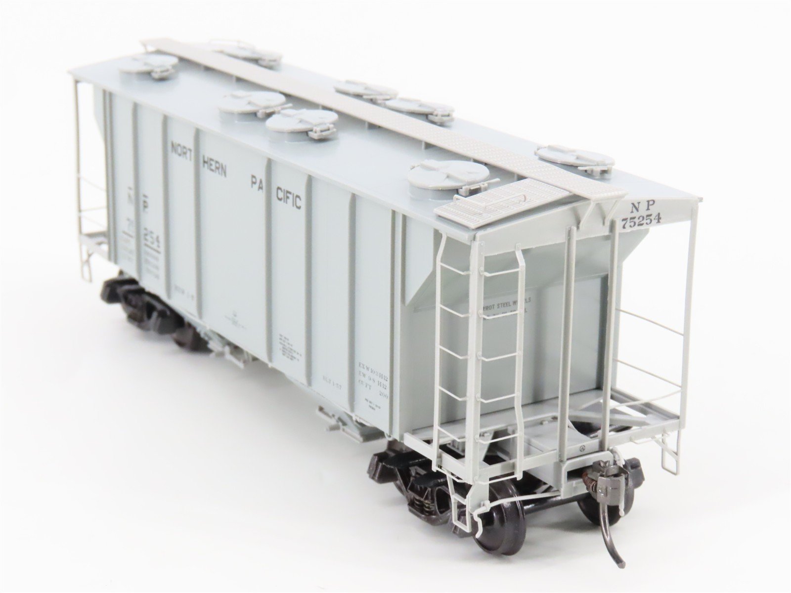 HO Scale Kadee Cars 8316 NP Northern Pacific 2-Bay Covered Hopper #75254