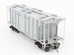 HO Scale Kadee Cars 8316 NP Northern Pacific 2-Bay Covered Hopper #75254