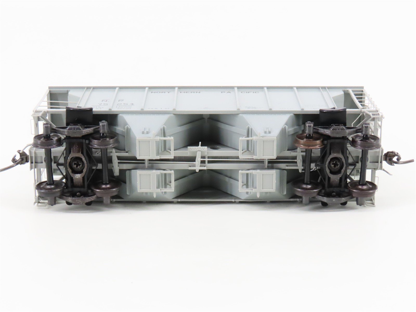 HO Scale Kadee Cars 8316 NP Northern Pacific 2-Bay Covered Hopper #75254