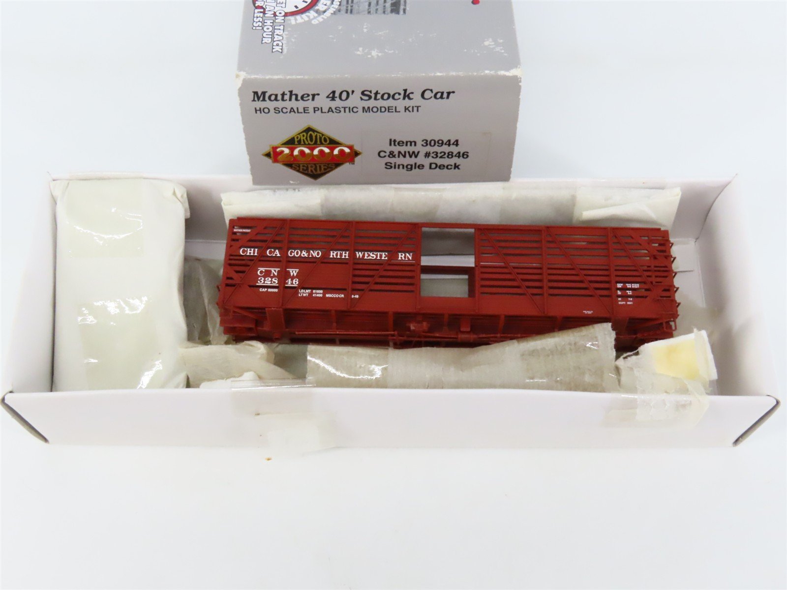HO Scale PROTO 2000 Kit #30944 C&NW Chicago & North Western 40' Stock Car 32846
