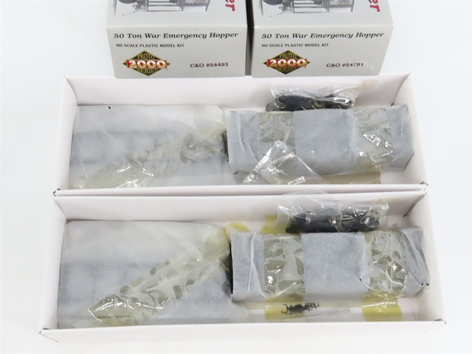 HO Scale PROTO 2000 Kit #23807 C&O Chesapeake & Ohio 2-Bay Hopper 2-Pack