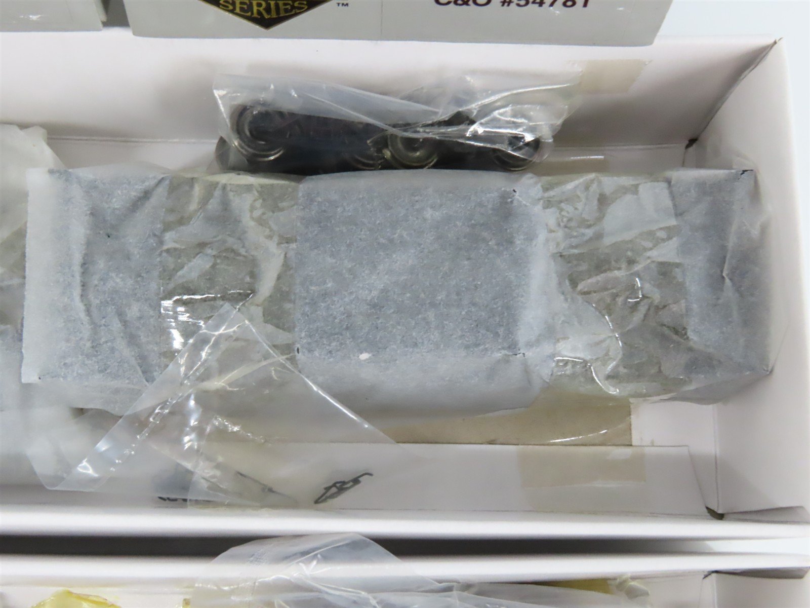 HO Scale PROTO 2000 Kit #23807 C&O Chesapeake & Ohio 2-Bay Hopper 2-Pack