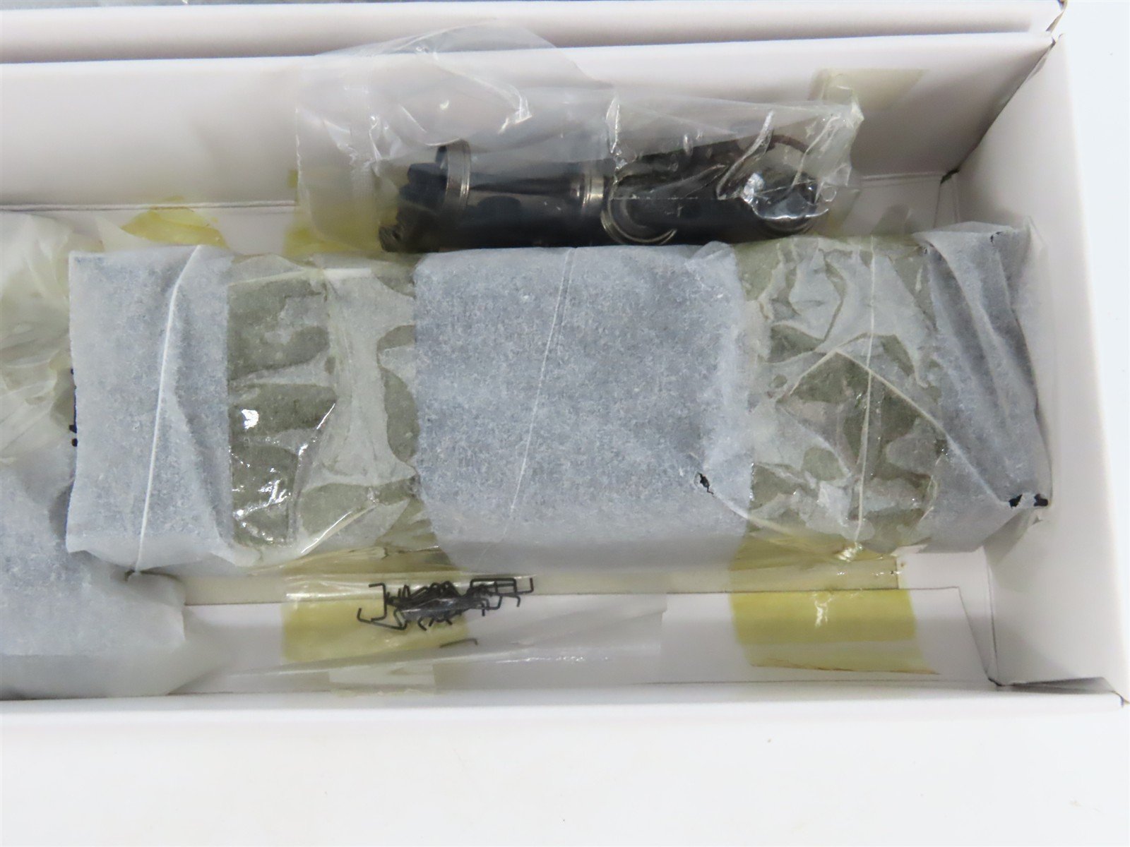 HO Scale PROTO 2000 Kit #23807 C&O Chesapeake & Ohio 2-Bay Hopper 2-Pack