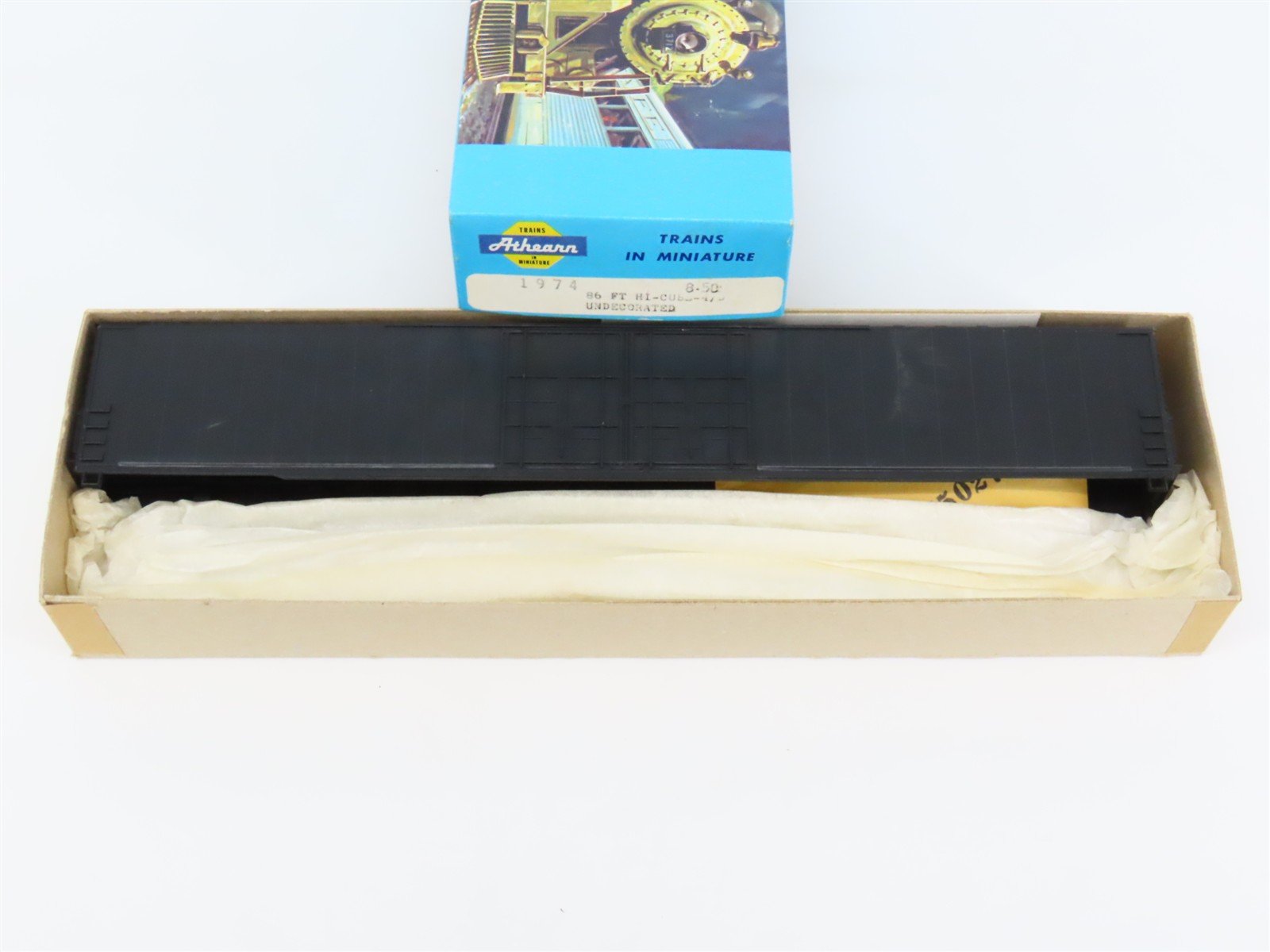 HO Scale Athearn Kit #1974 Undecorated 86' Hi-Cube Box Car