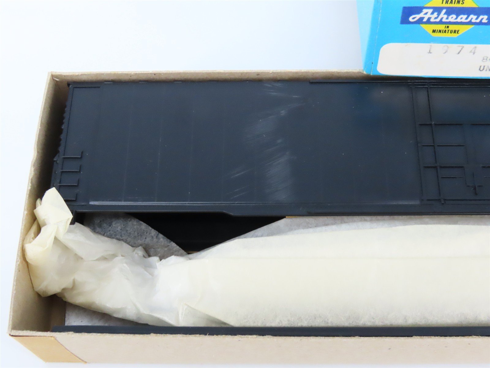 HO Scale Athearn Kit #1974 Undecorated 86' Hi-Cube Box Car