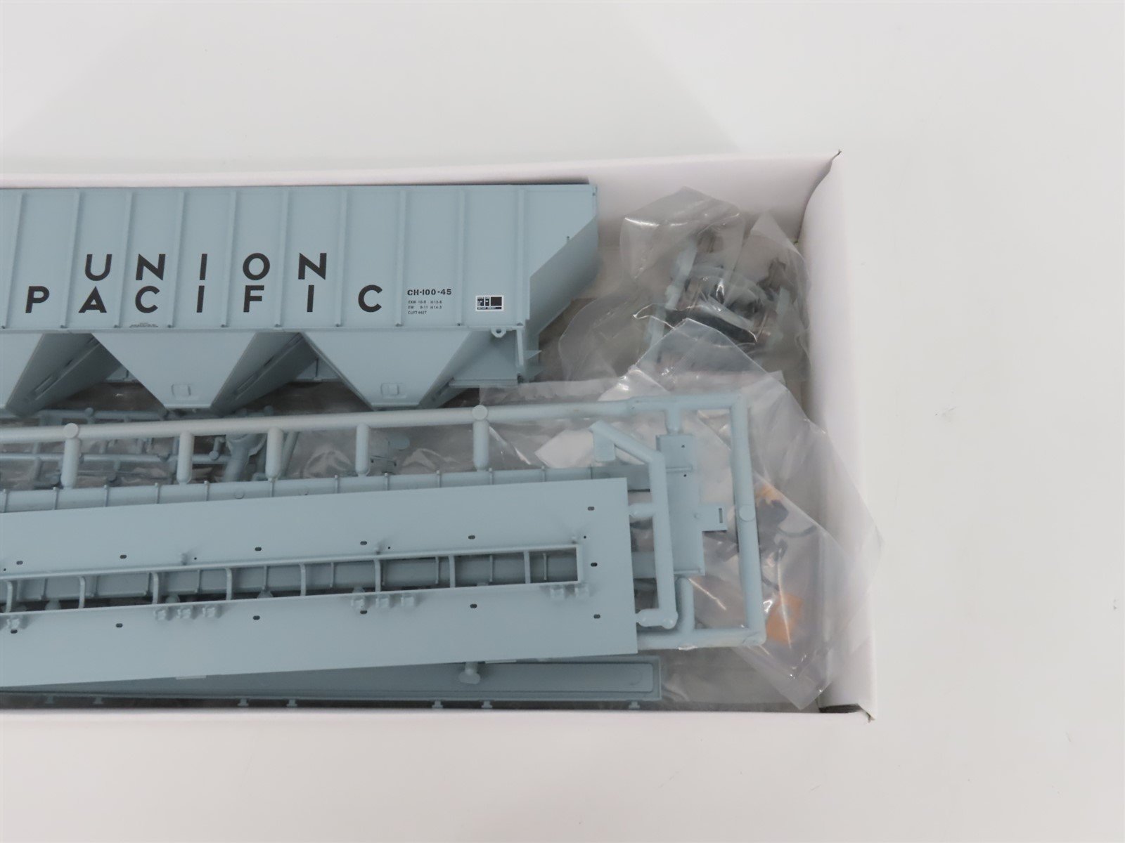 HO Scale PROTO 2000 Kit #21864 UP Union Pacific Covered 3-Bay Hopper #81096