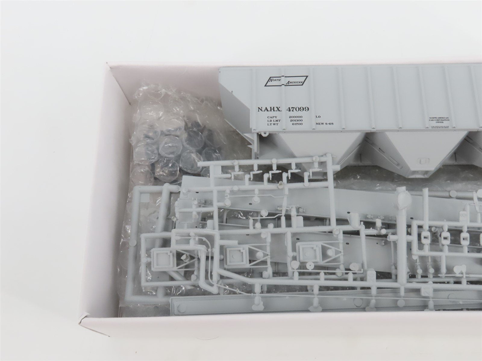 HO Scale PROTO 2000 Kit #21883 NAHX North American 3-Bay Covered Hopper #47099