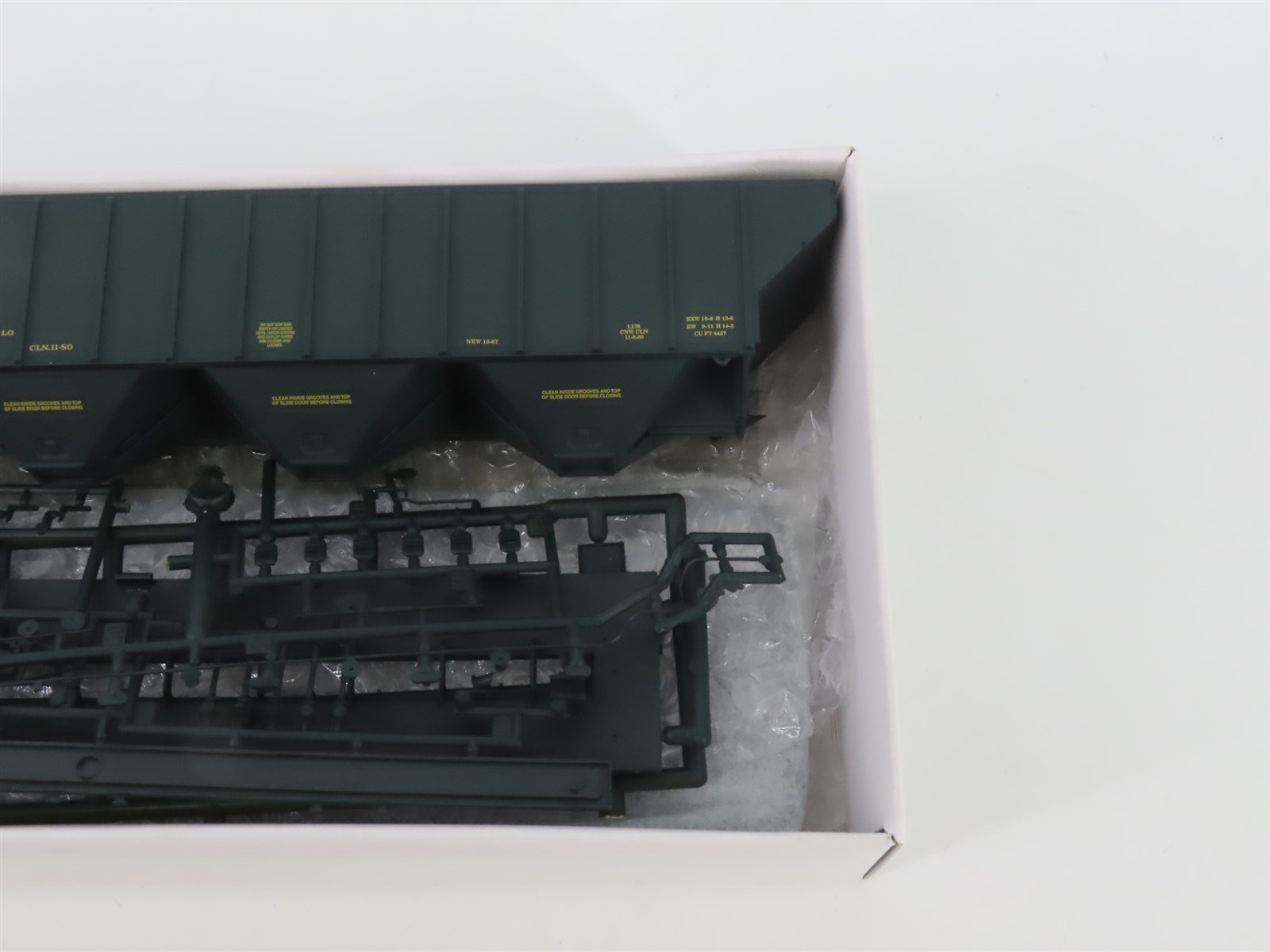 HO Scale PROTO 2000 Kit #21873 C&NW Chicago & North Western 3-Bay Hopper #170269