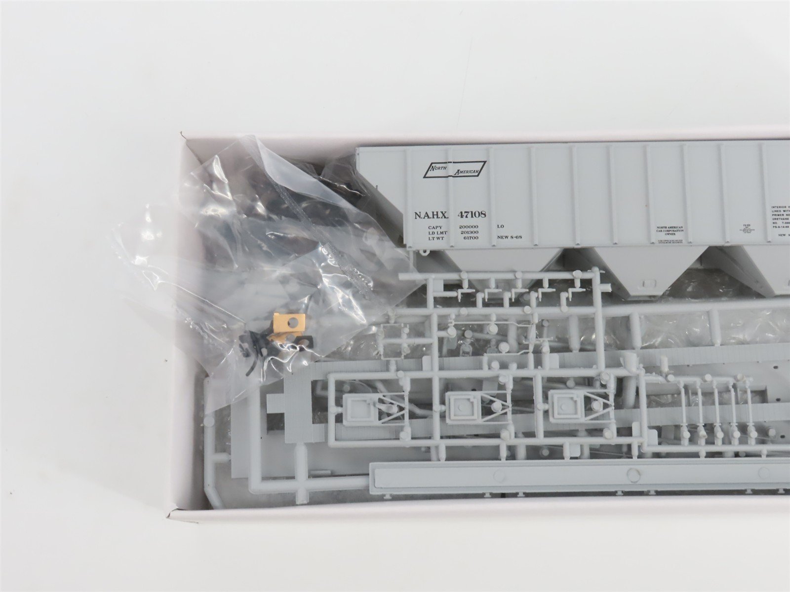 HO Scale PROTO 2000 Kit #21883 NAHX North American 3-Bay Covered Hopper #47108