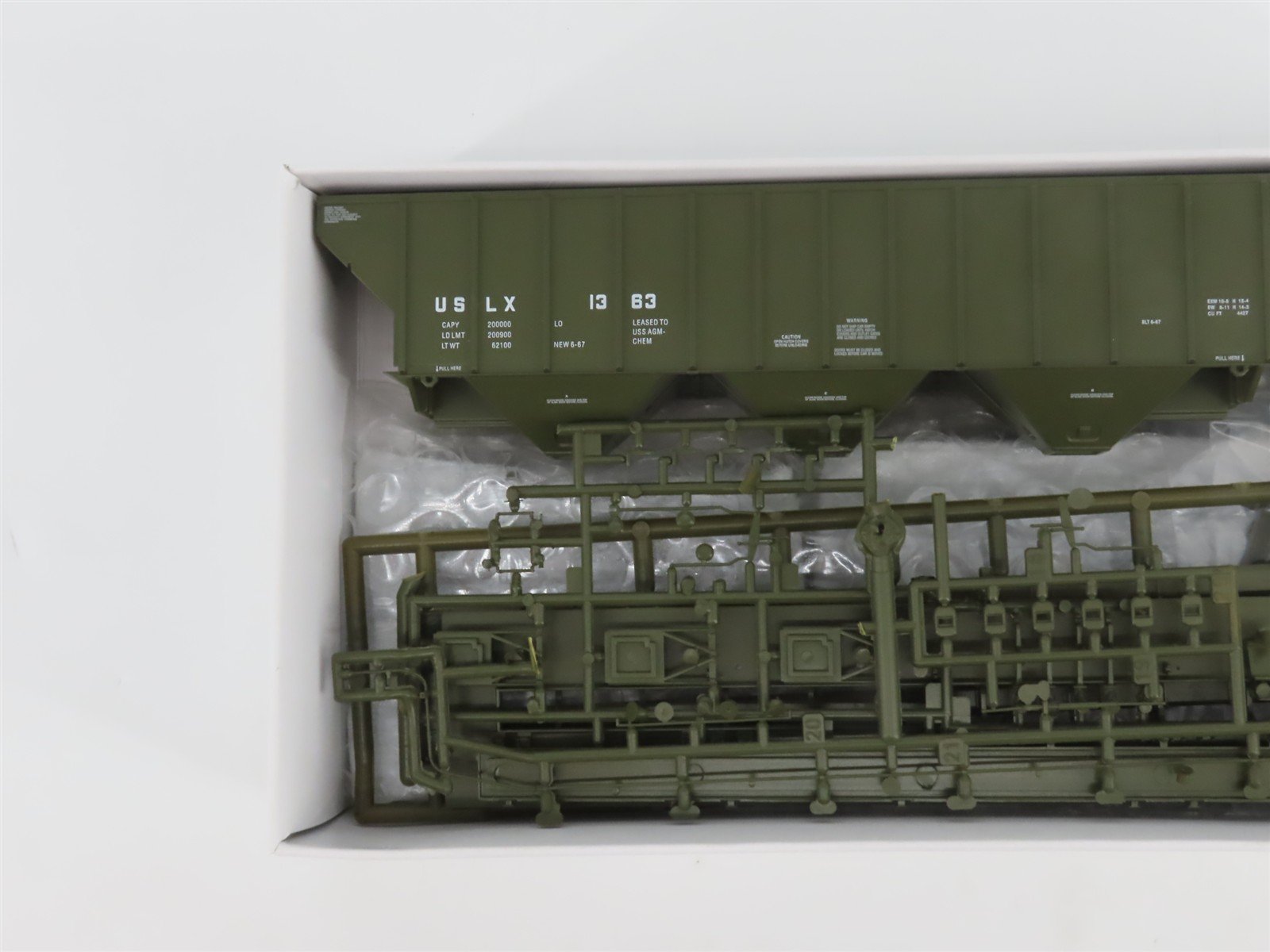 HO Scale PROTO 2000 Kit #21867 USLX 3-Bay High Side Covered Hopper #1363