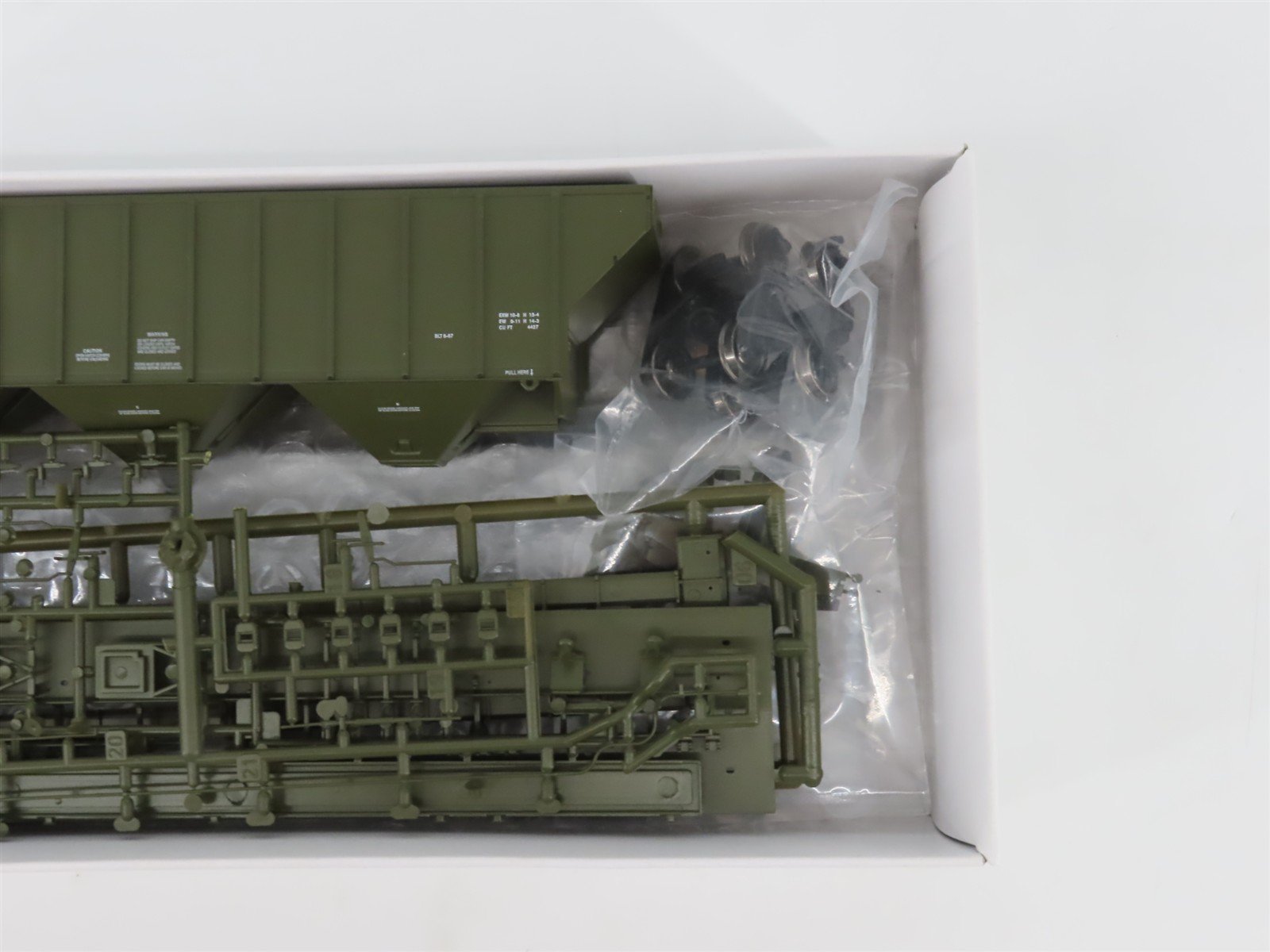 HO Scale PROTO 2000 Kit #21867 USLX 3-Bay High Side Covered Hopper #1363