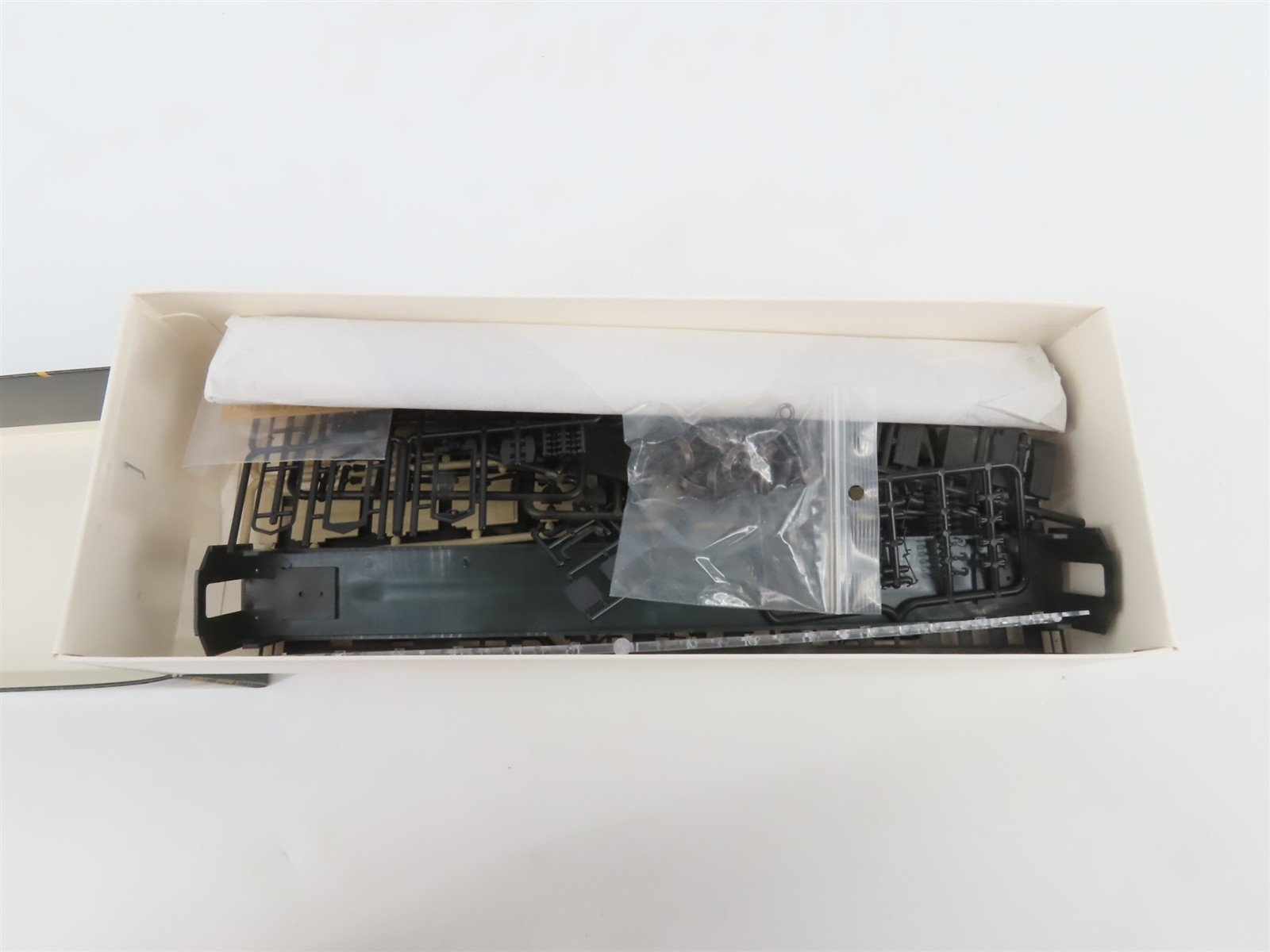 HO Scale Branchline 5031 C&O Chesapeake & Ohio 8-1-2 Sleeper Passenger Car Kit