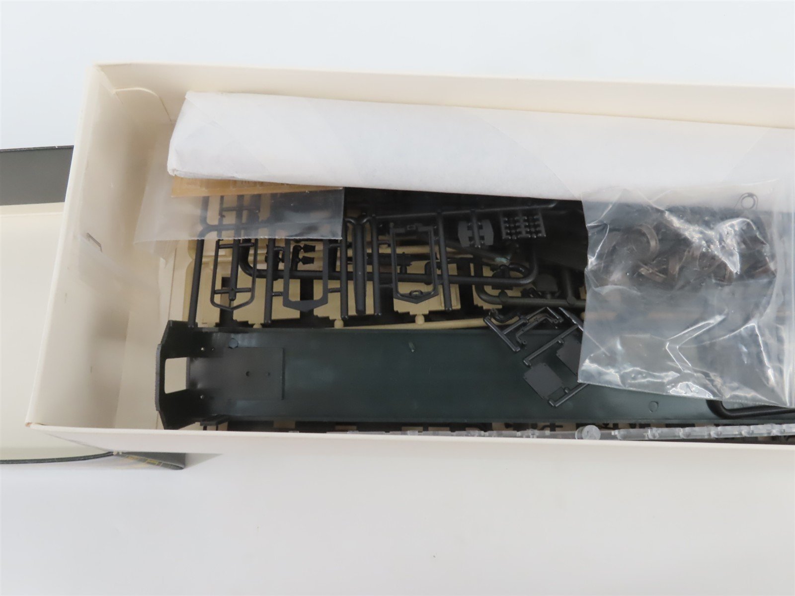 HO Scale Branchline 5031 C&O Chesapeake & Ohio 8-1-2 Sleeper Passenger Car Kit