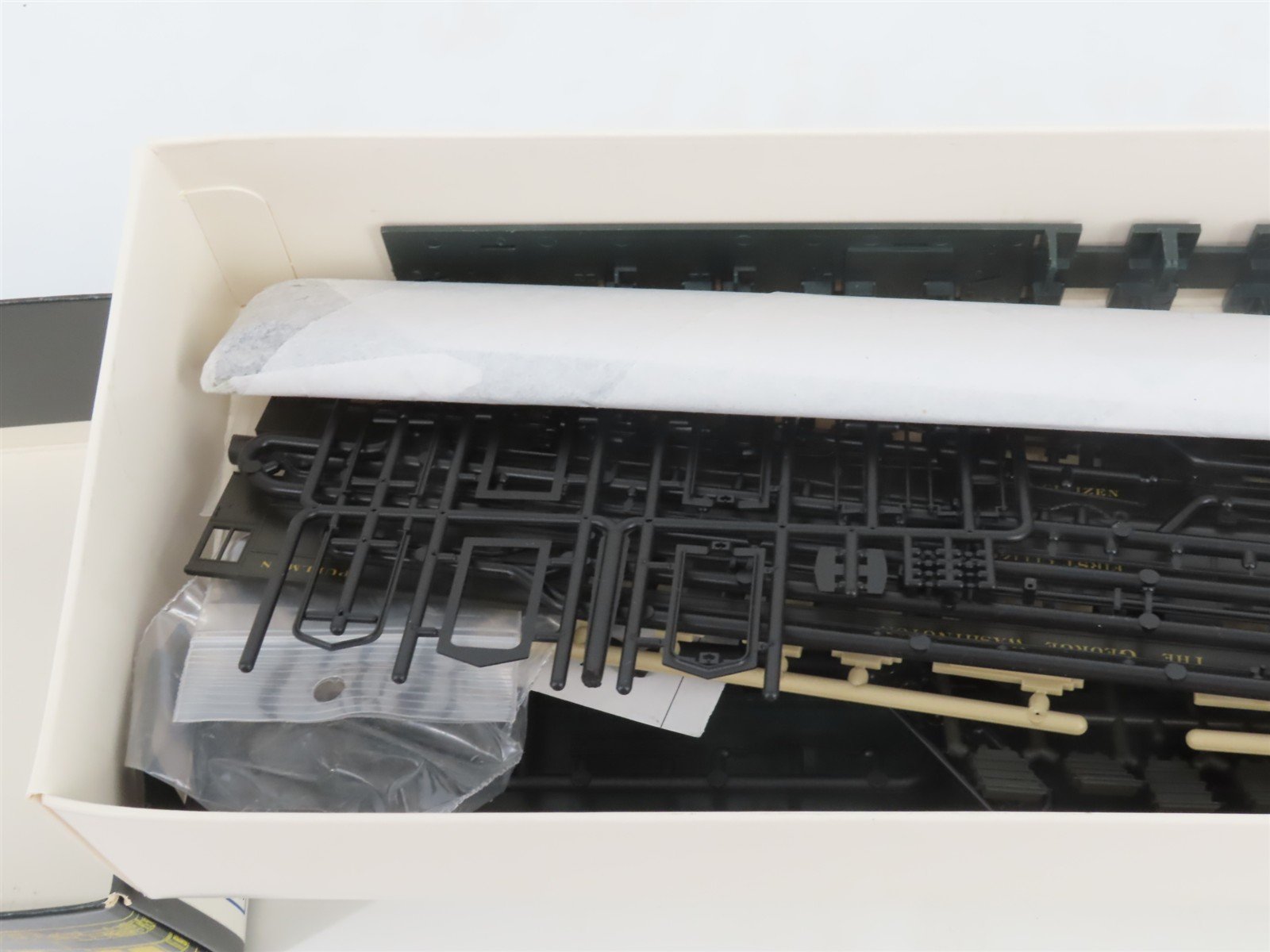 HO Scale Branchline 5032 C&O Chesapeake & Ohio 8-1-2 Sleeper Passenger Car Kit