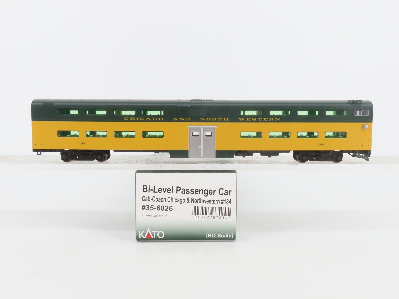 HO Scale Kato 35-6026 CNW Railway Bi-Level Coach Passenger Car #184 w/Lights