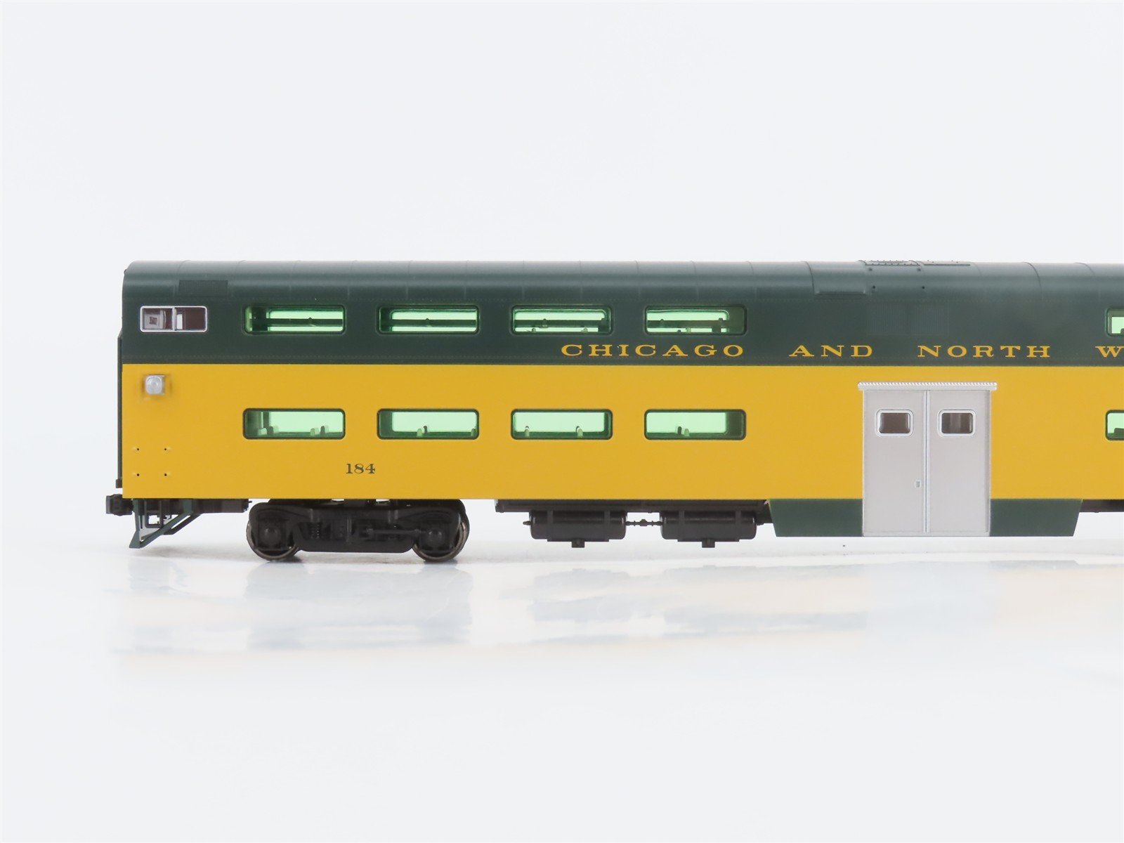 HO Scale Kato 35-6026 CNW Railway Bi-Level Coach Passenger Car #184 w/Lights