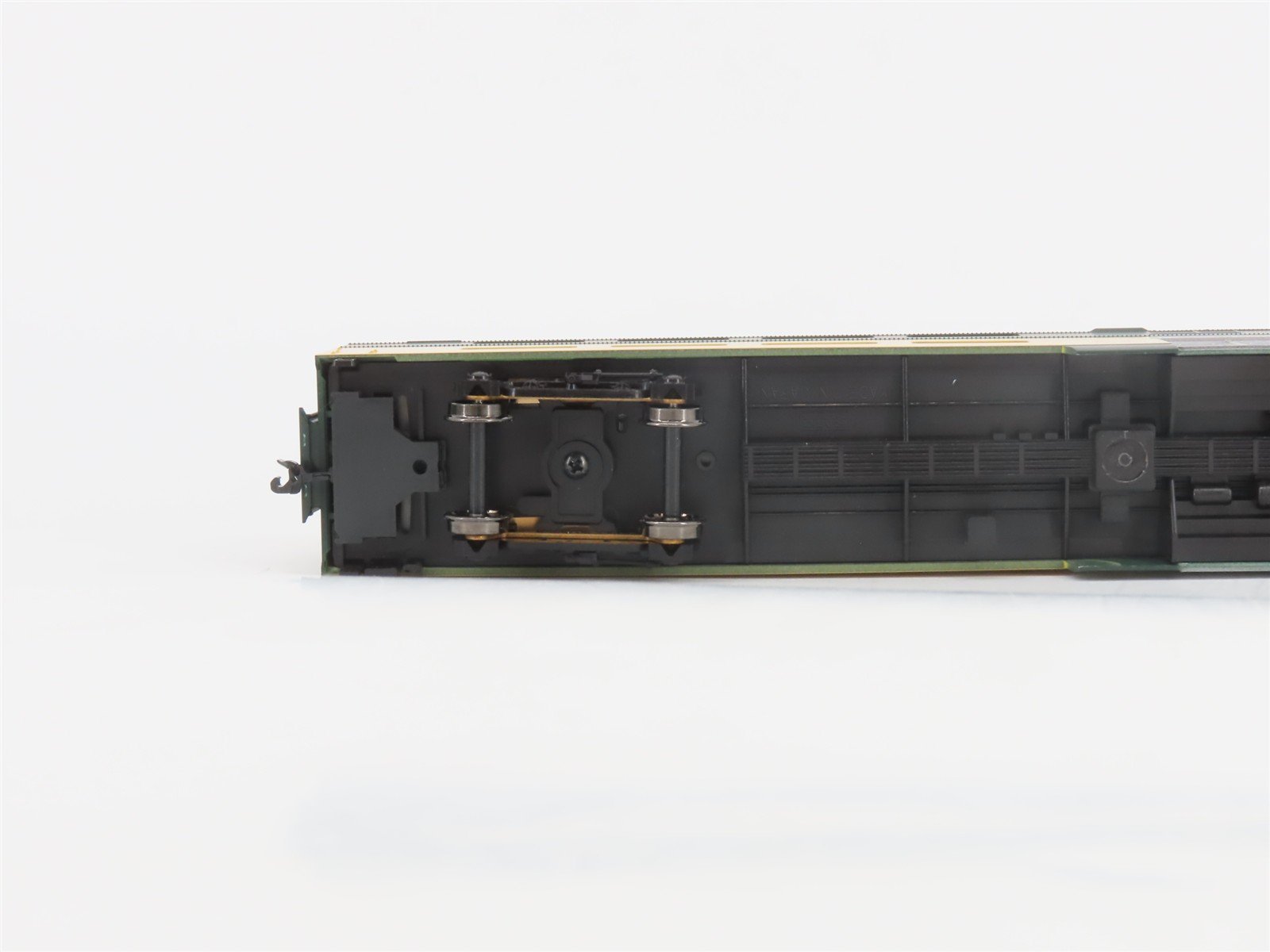 HO Scale Kato 35-6026 CNW Railway Bi-Level Coach Passenger Car #184 w/Lights