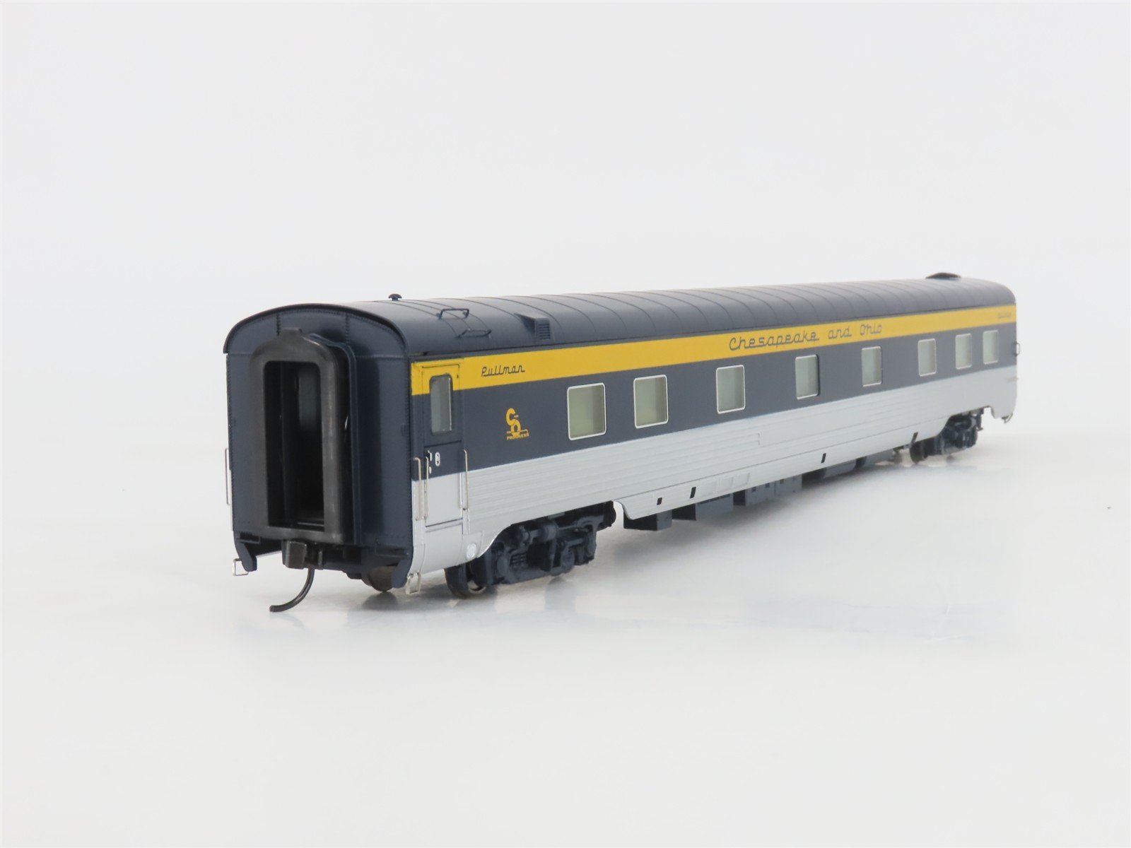 HO Walthers Proto 920-9366 C&O Chesapeake & Ohio P-S 85' Sleeper Passenger Car