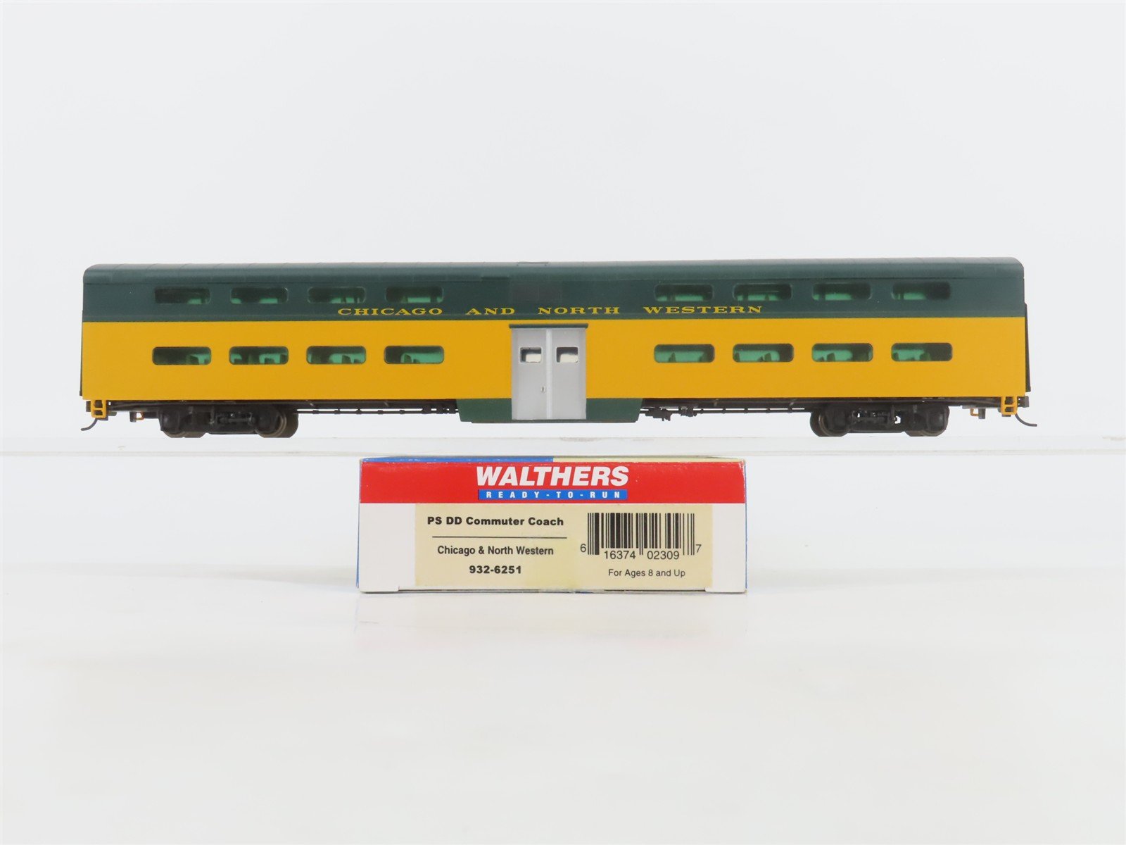 HO Scale Walthers RTR 932-6251 CNW Railway 85' Bi-Level Coach Passenger Car