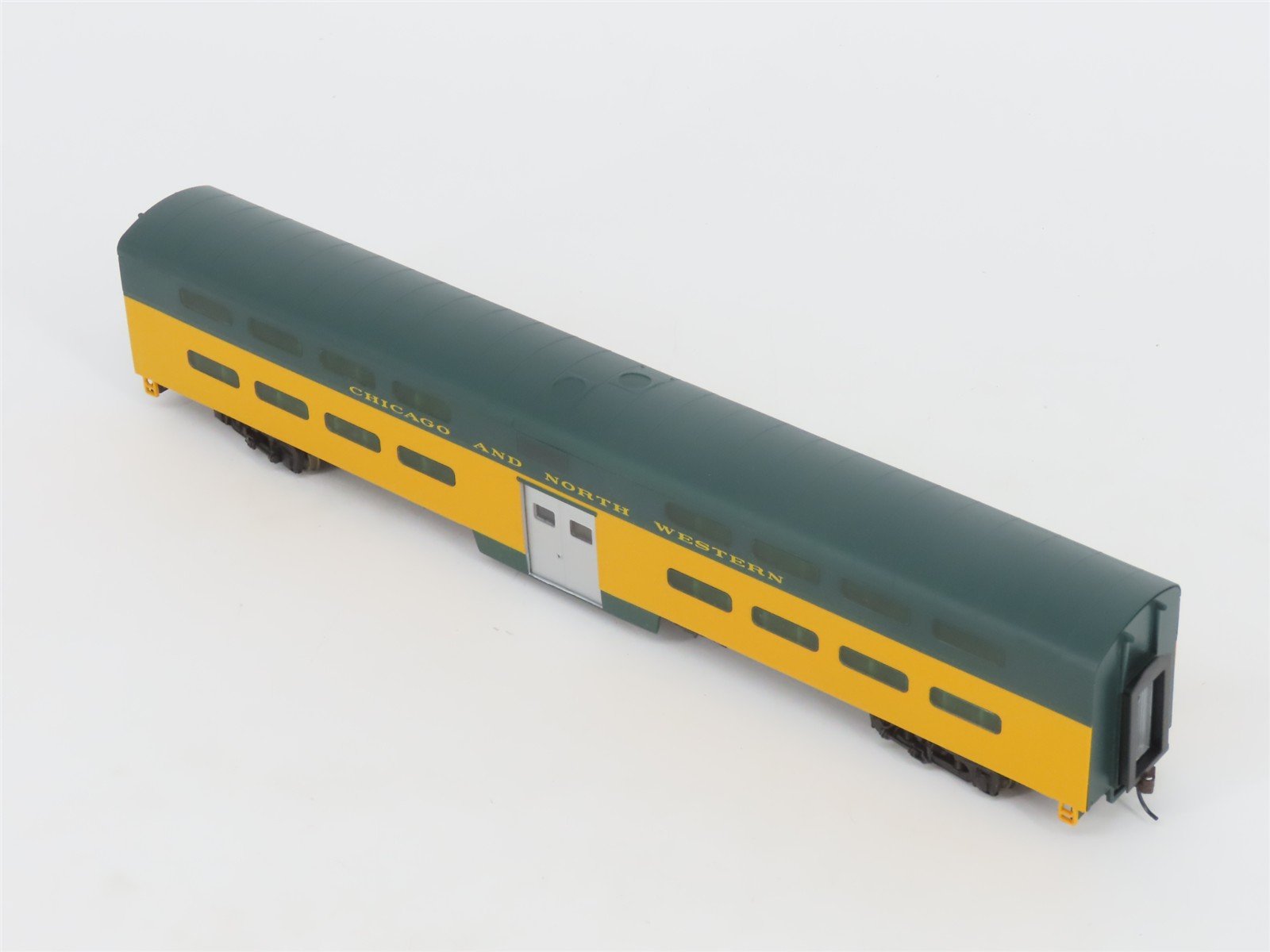 HO Scale Walthers RTR 932-6251 CNW Railway 85' Bi-Level Coach Passenger Car