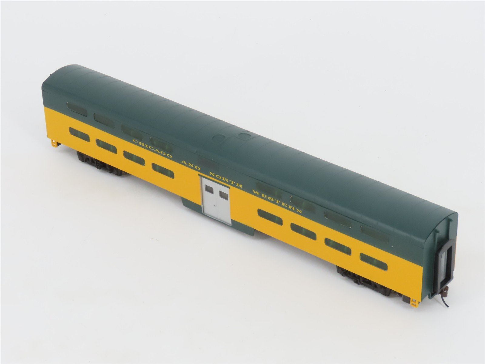 HO Scale Walthers RTR 932-6251 CNW Railway 85' Bi-Level Coach Passenger Car