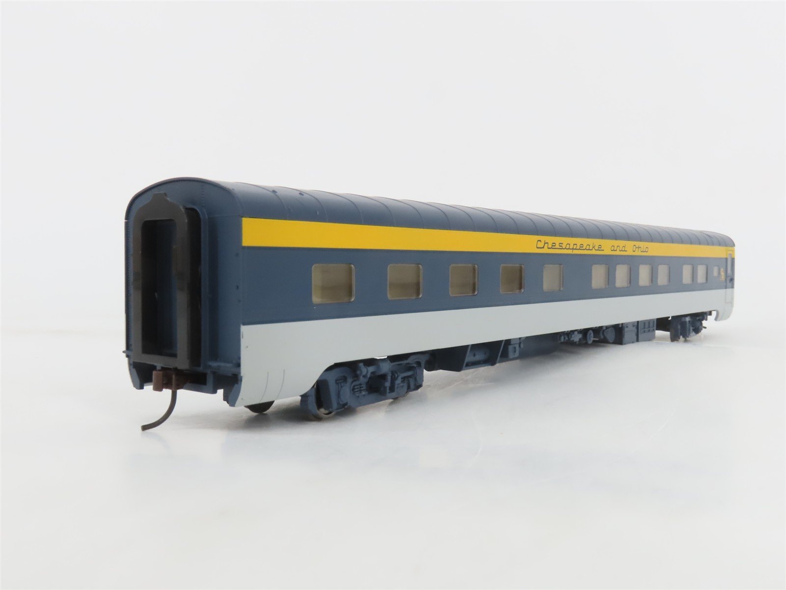 HO Scale Walthers RTR 932-6849 C&O Chesapeake & Ohio 10-6 Sleeper Passenger Car