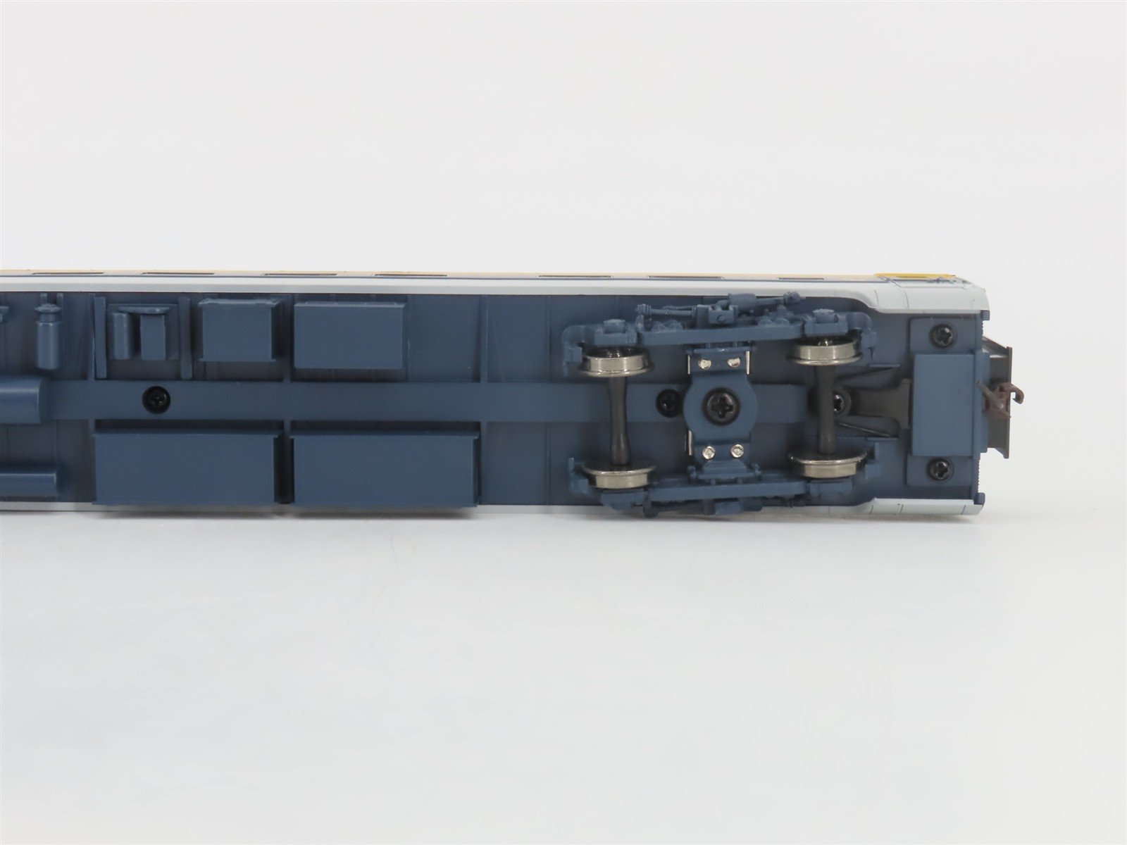 HO Scale Walthers RTR 932-6849 C&O Chesapeake & Ohio 10-6 Sleeper Passenger Car